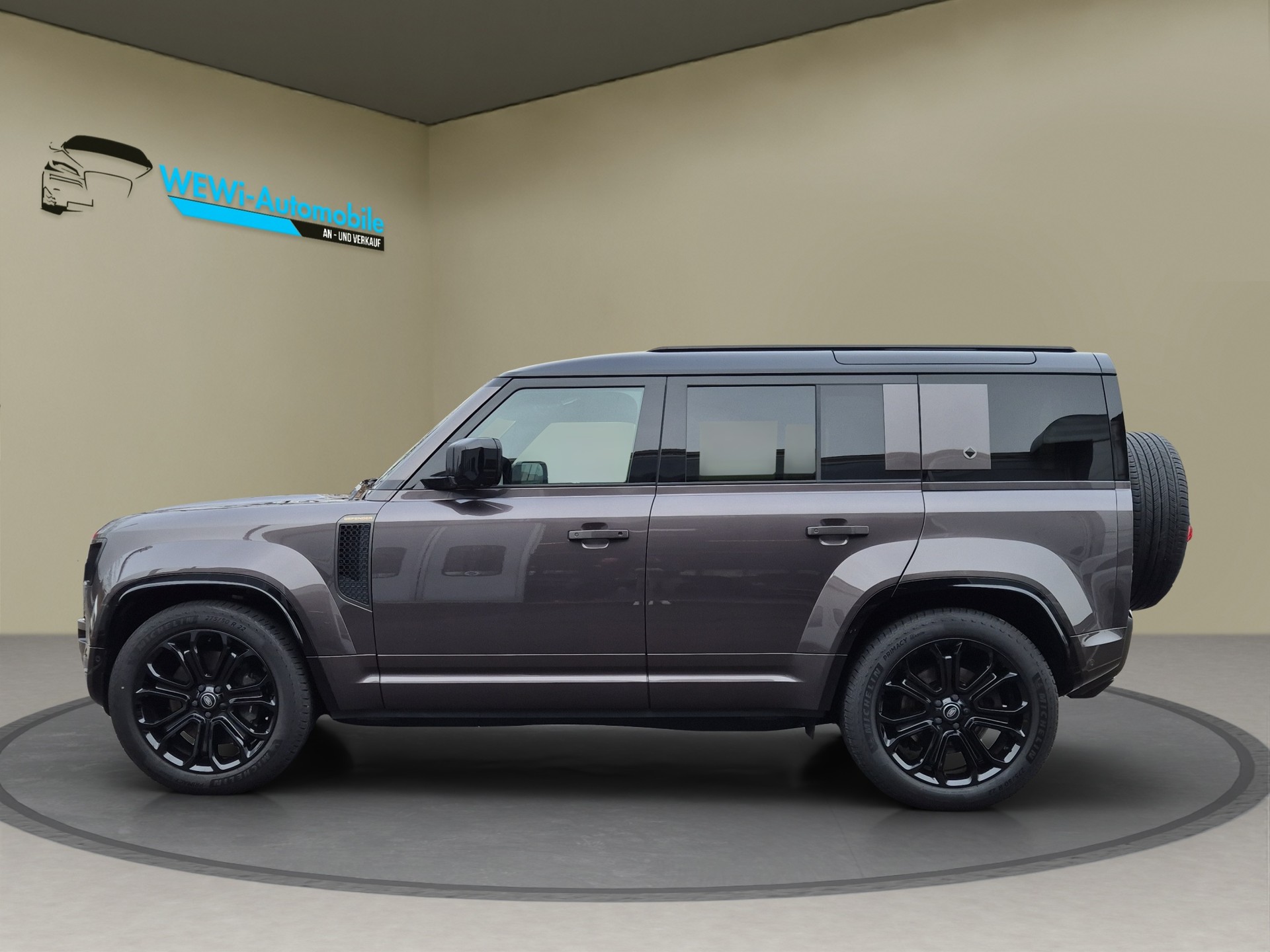 LAND ROVER Defender 110 635 V8 4.4 Octa AT8-image-1