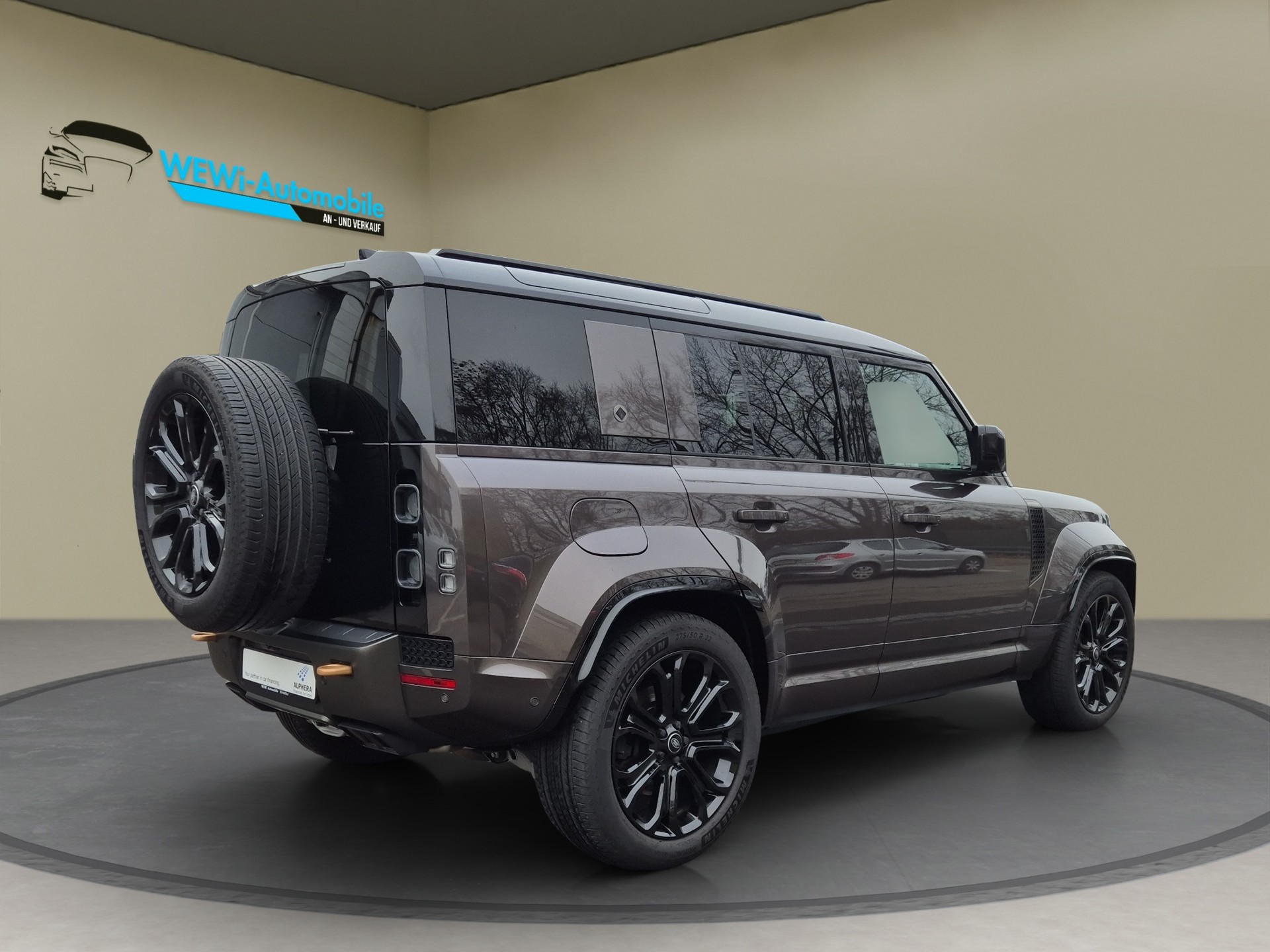 LAND ROVER Defender 110 635 V8 4.4 Octa AT8-image-4