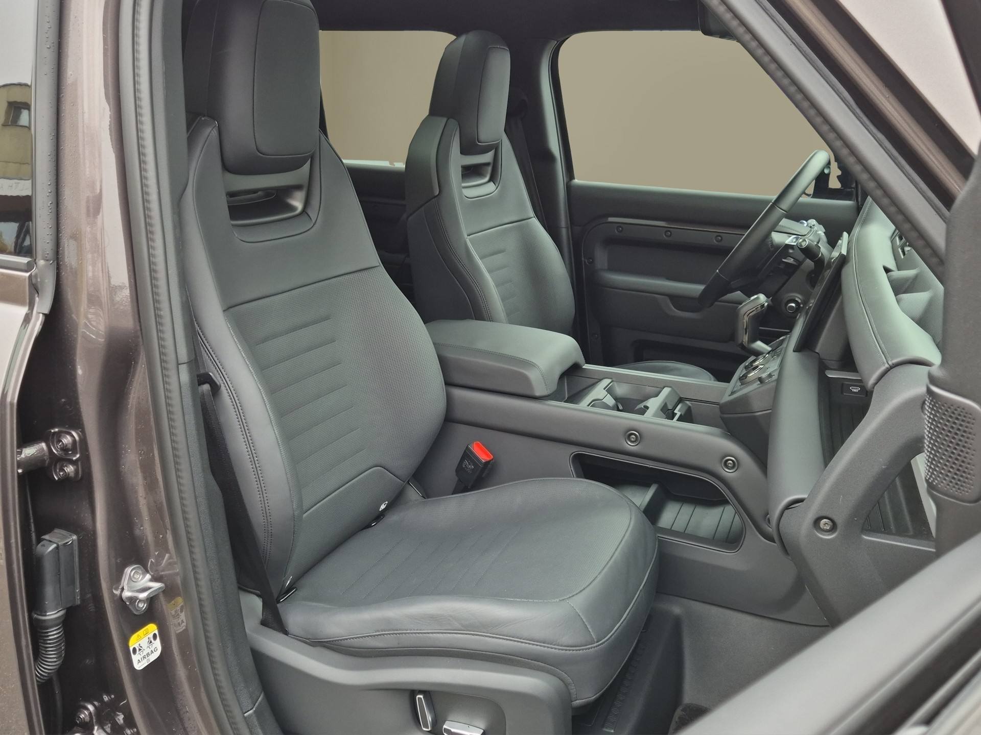 LAND ROVER Defender 110 635 V8 4.4 Octa AT8-image-15
