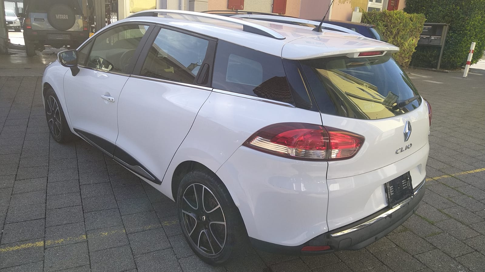 RENAULT Clio Grandtour 1.5 dCi Iconic EDC-image-5