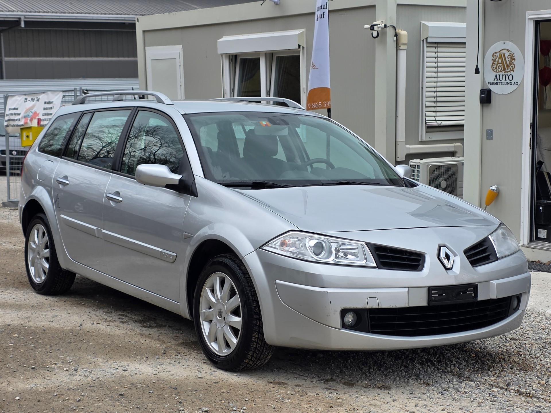 RENAULT Mégane Break 2.0 16V Emotion-image-6