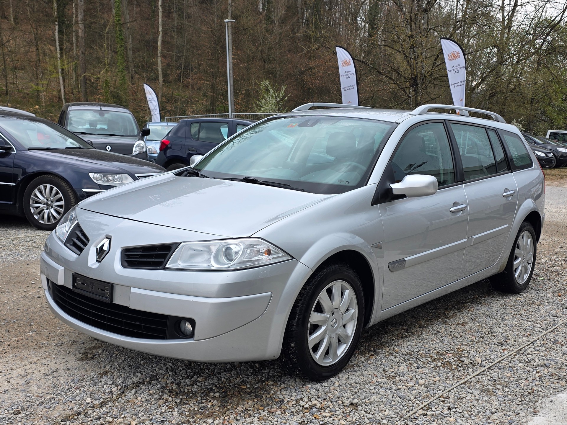 RENAULT Mégane Break 2.0 16V Emotion-image-0