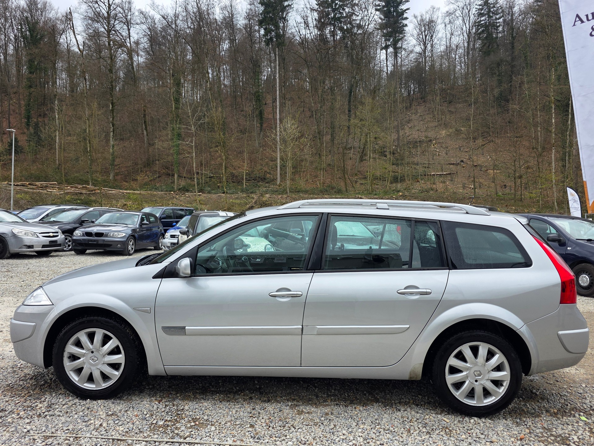 RENAULT Mégane Break 2.0 16V Emotion-image-1