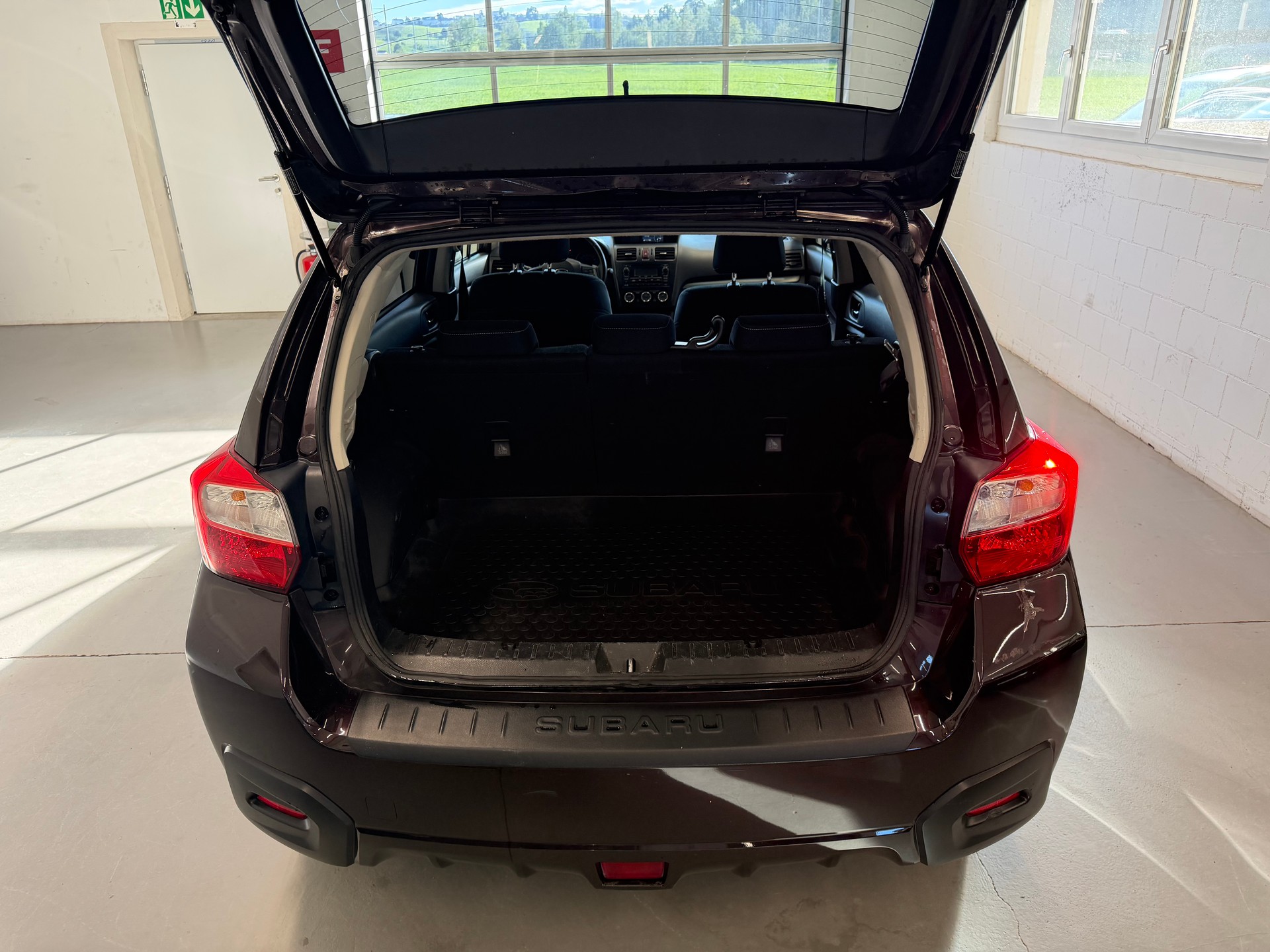 SUBARU XV 2.0 Swiss Three AWD CVT-image-14
