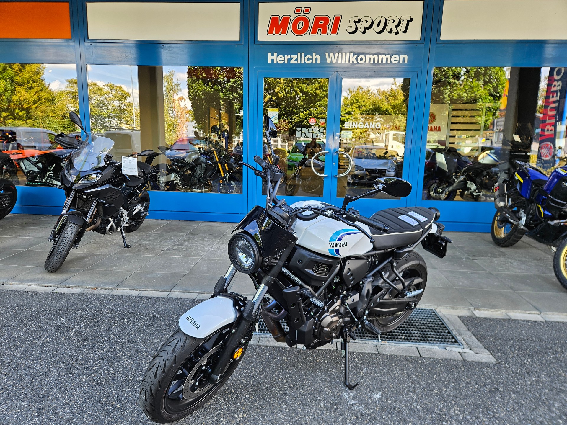 YAMAHA XSR 700-showroom-element-2