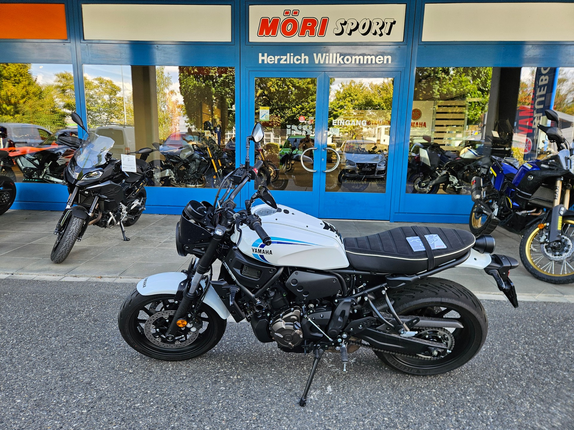 YAMAHA XSR 700-showroom-element-3