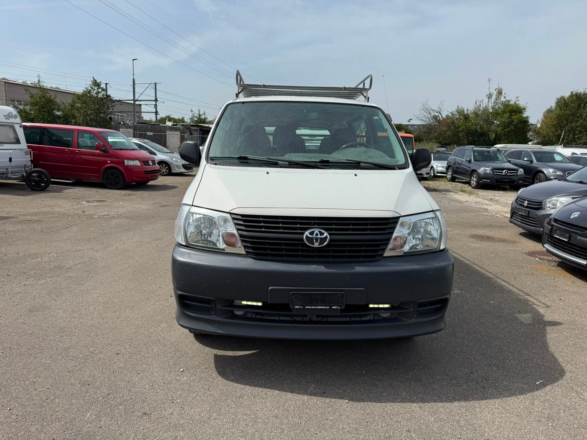 TOYOTA Hiace D-4D Van 4WD SWB-image-2