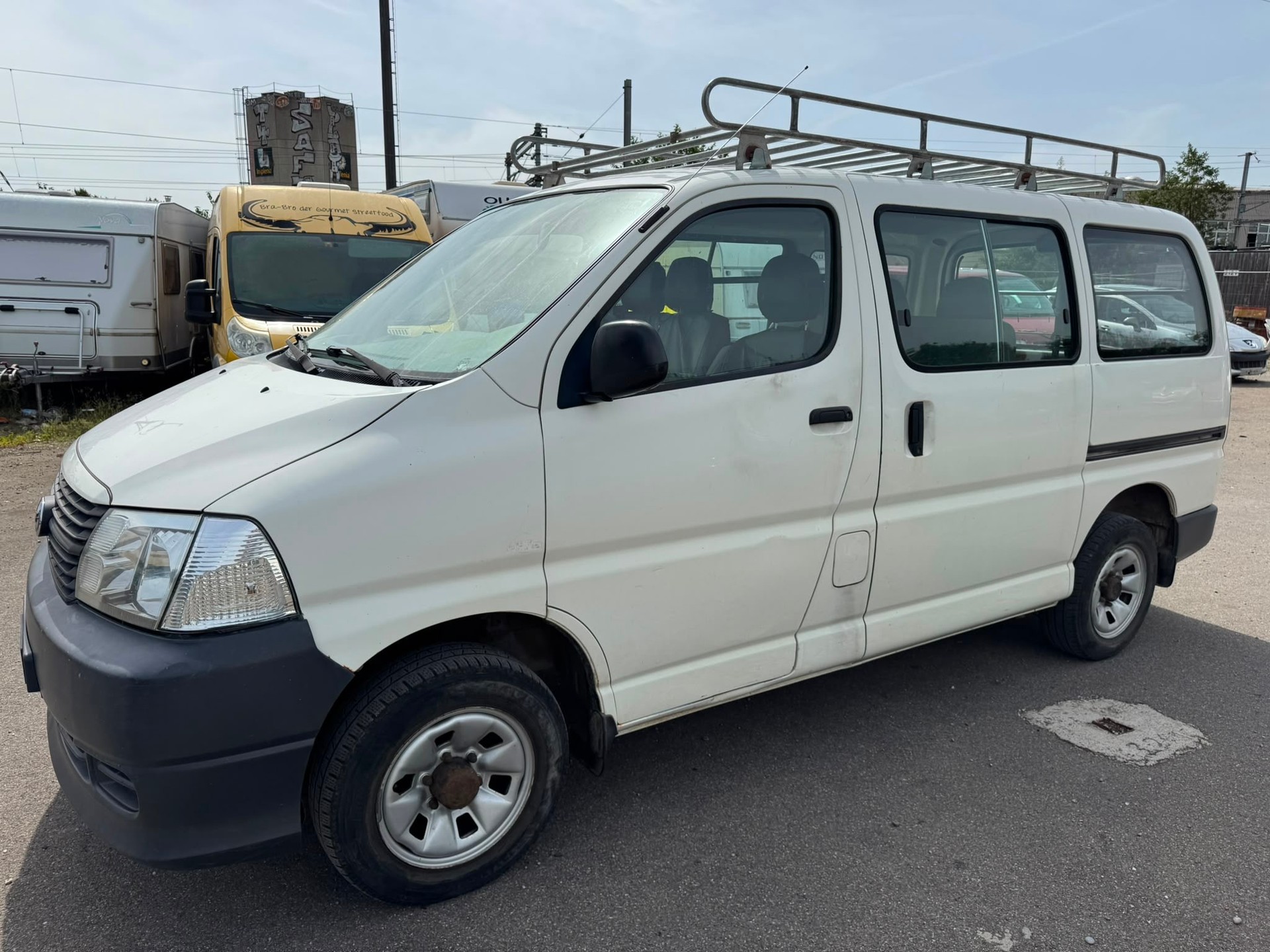TOYOTA Hiace D-4D Van 4WD SWB-image-1