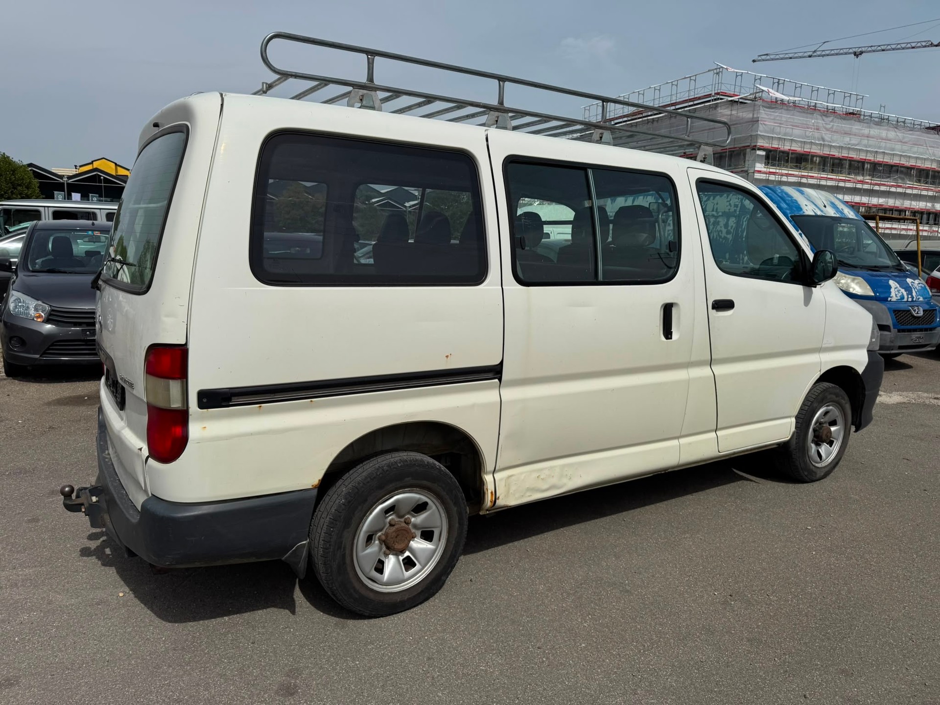 TOYOTA Hiace D-4D Van 4WD SWB-image-3