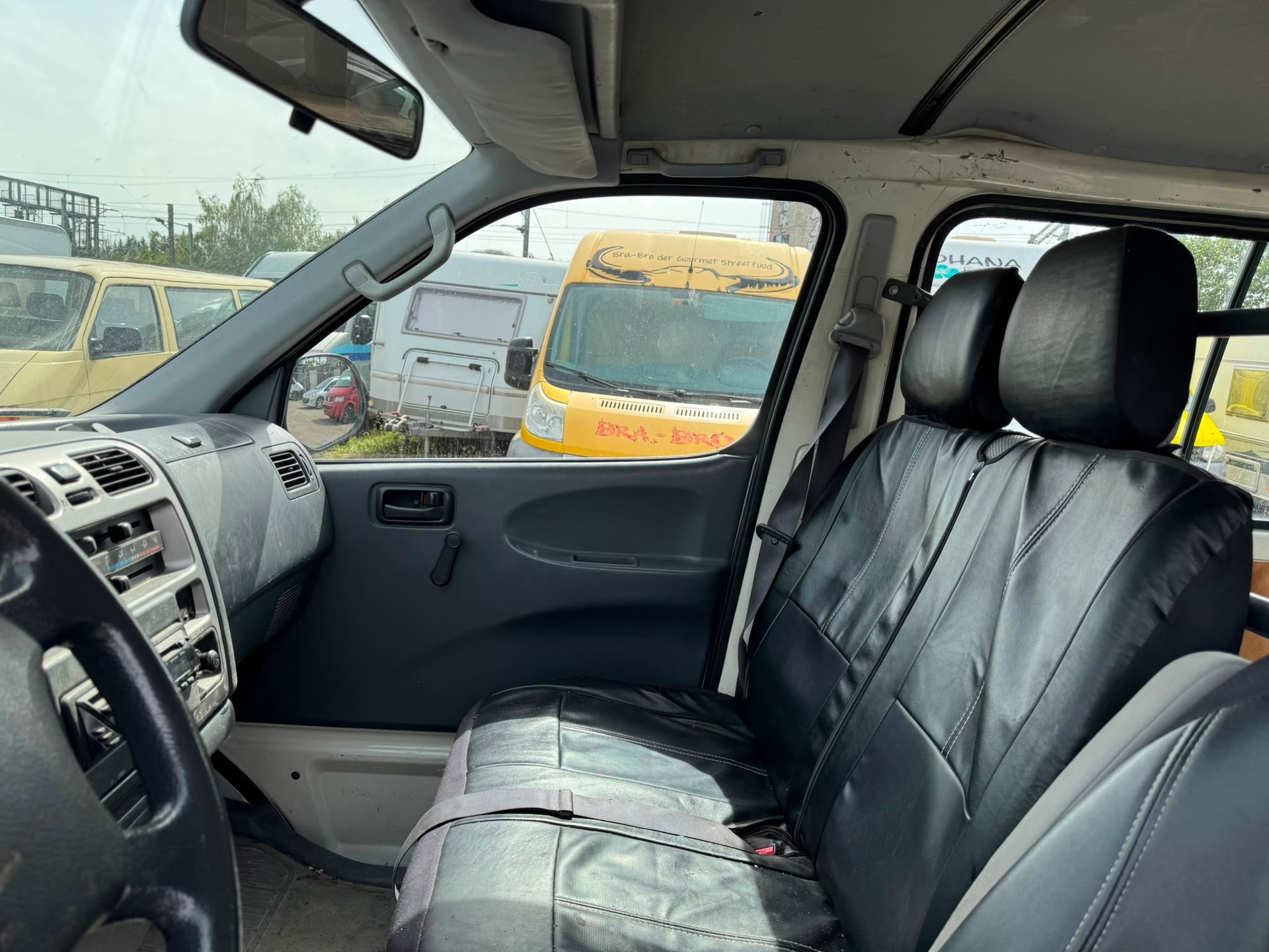 TOYOTA Hiace D-4D Van 4WD SWB-image-6