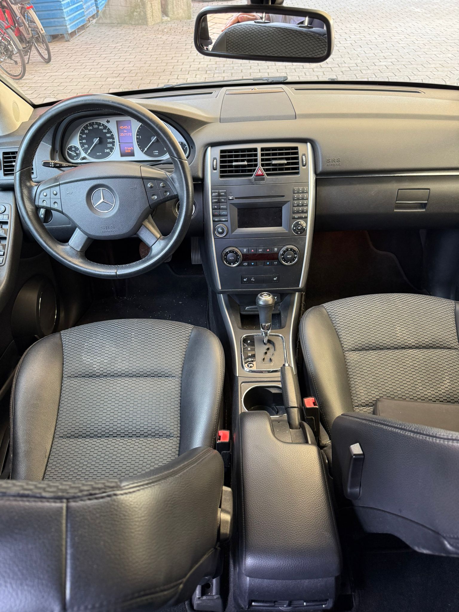 MERCEDES-BENZ B 200 CDI Autotronic-image-13