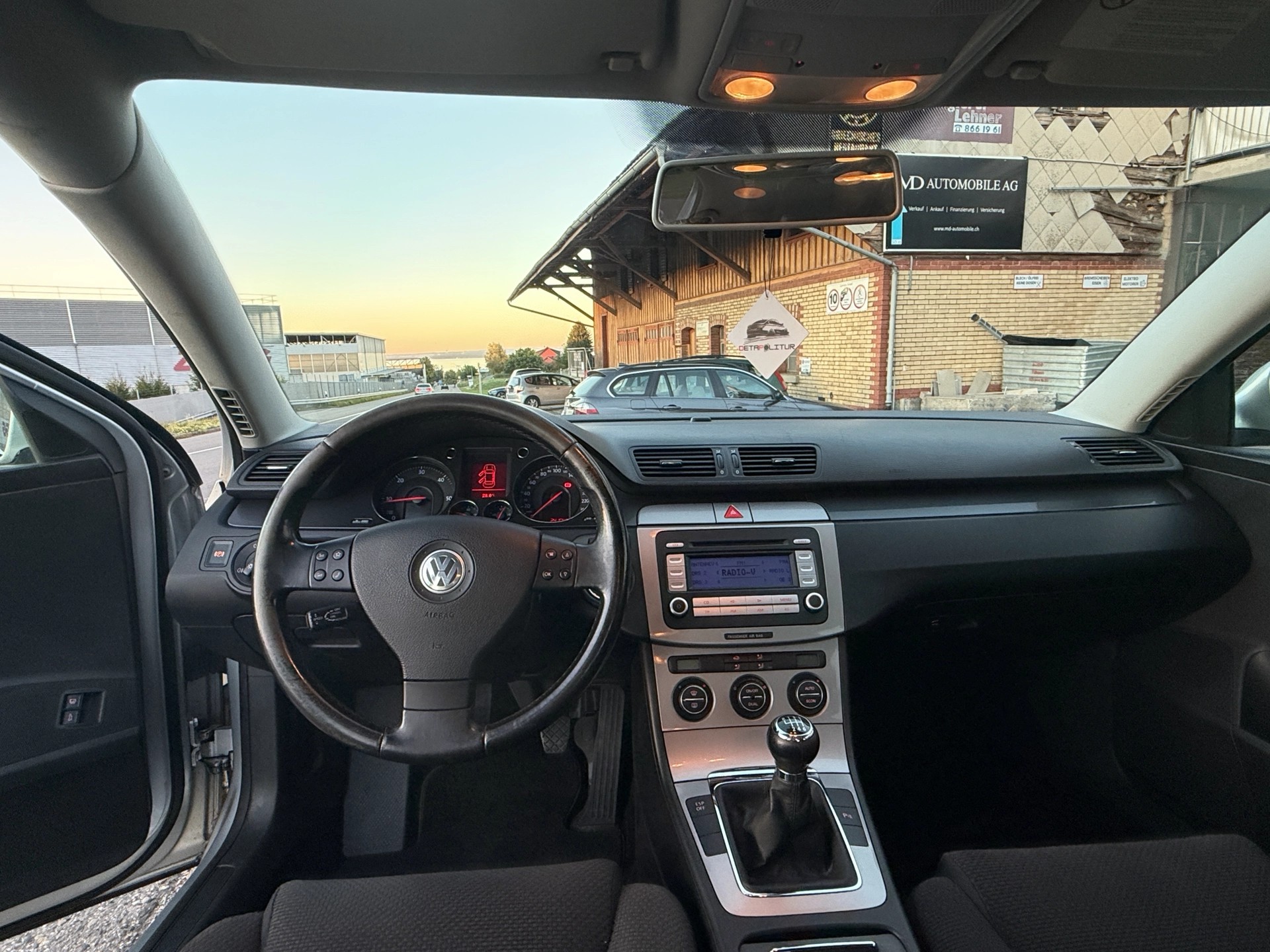 VW 2.0 TDI DPF Sportline 4m-image-4