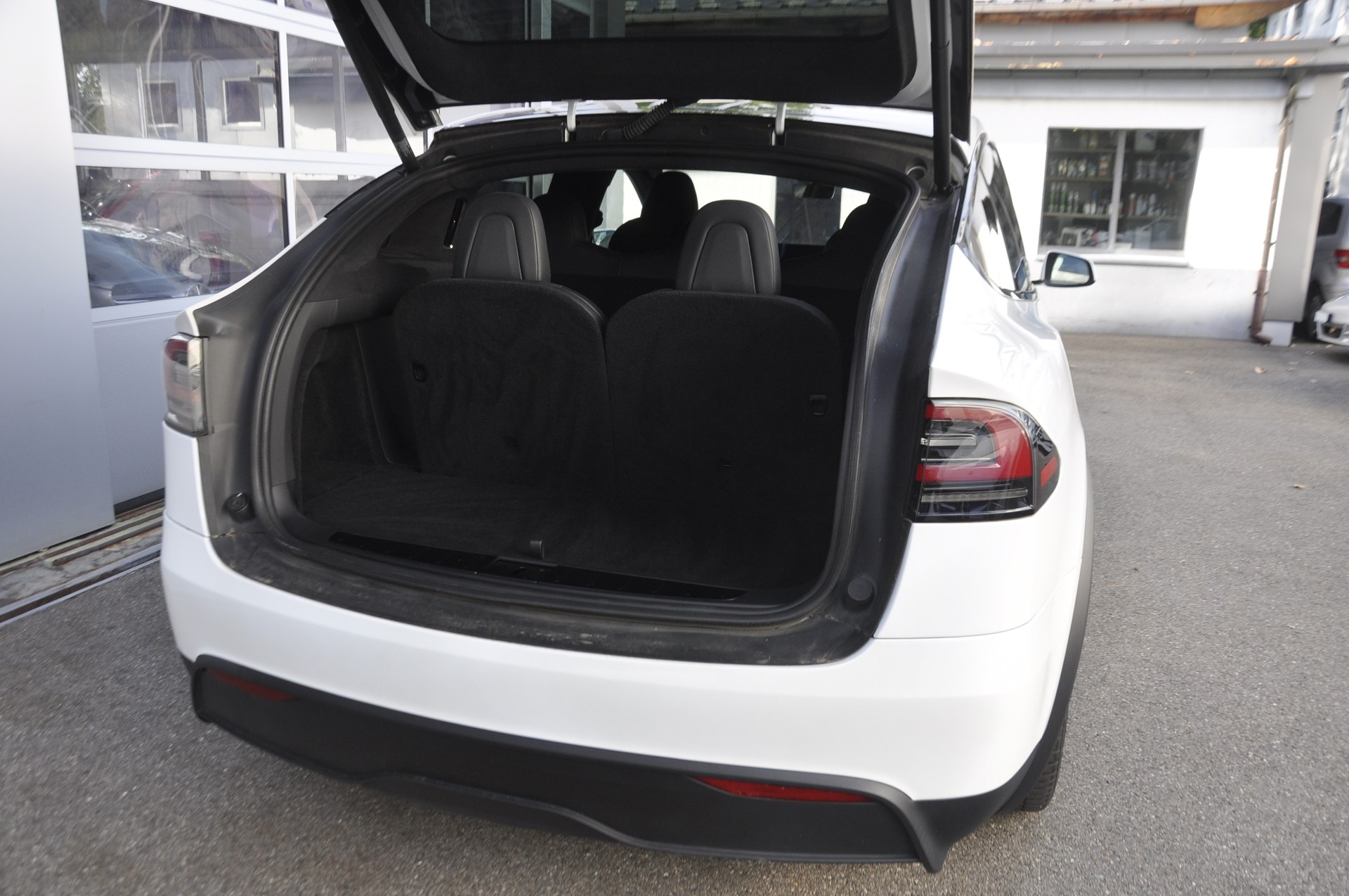 TESLA Model X 100kWh Palladium I 7 Plätze I Anhängerkupplung-image-13