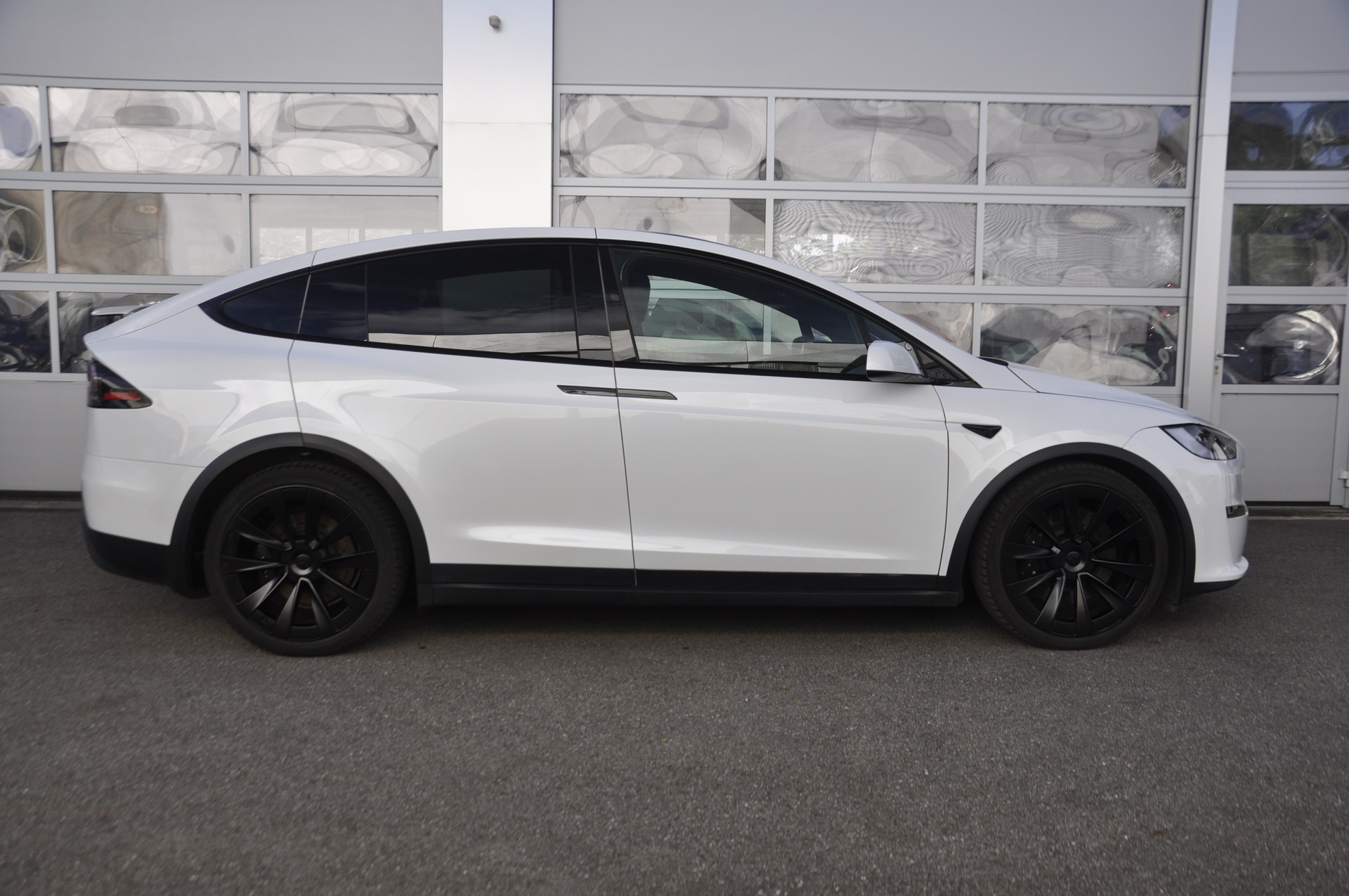 TESLA Model X 100kWh Palladium I 7 Plätze I Anhängerkupplung-image-1