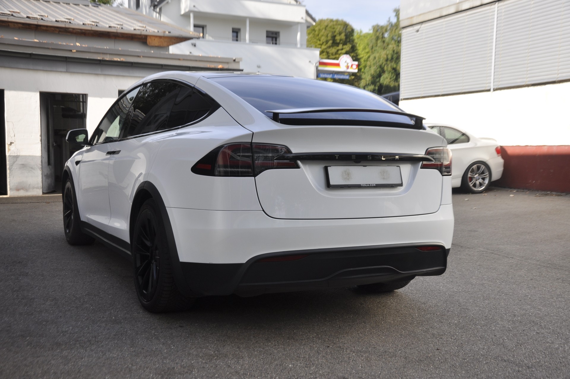 TESLA Model X 100kWh Palladium I 7 Plätze I Anhängerkupplung-image-14