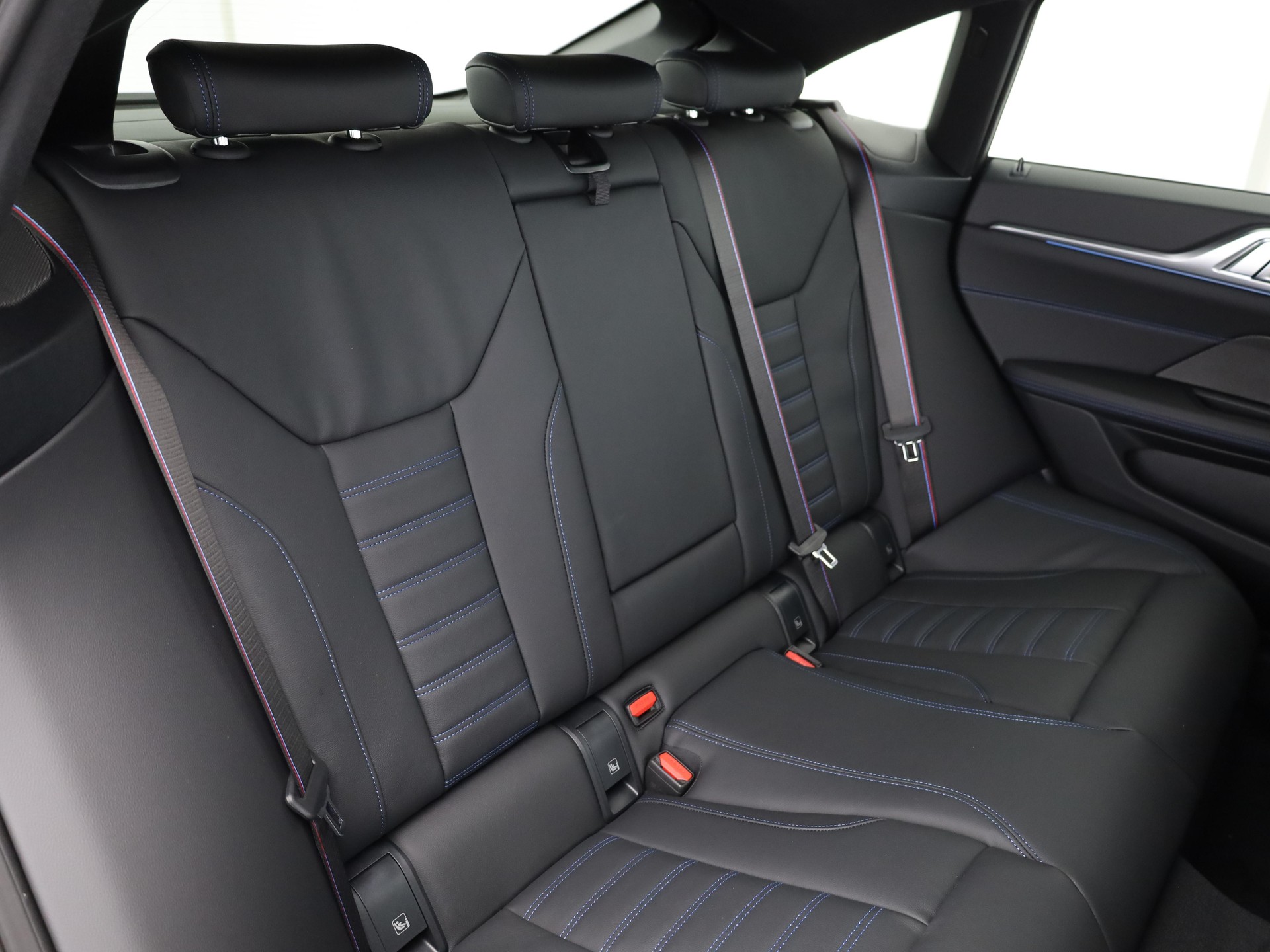 BMW i4 Limousine M60-image-16