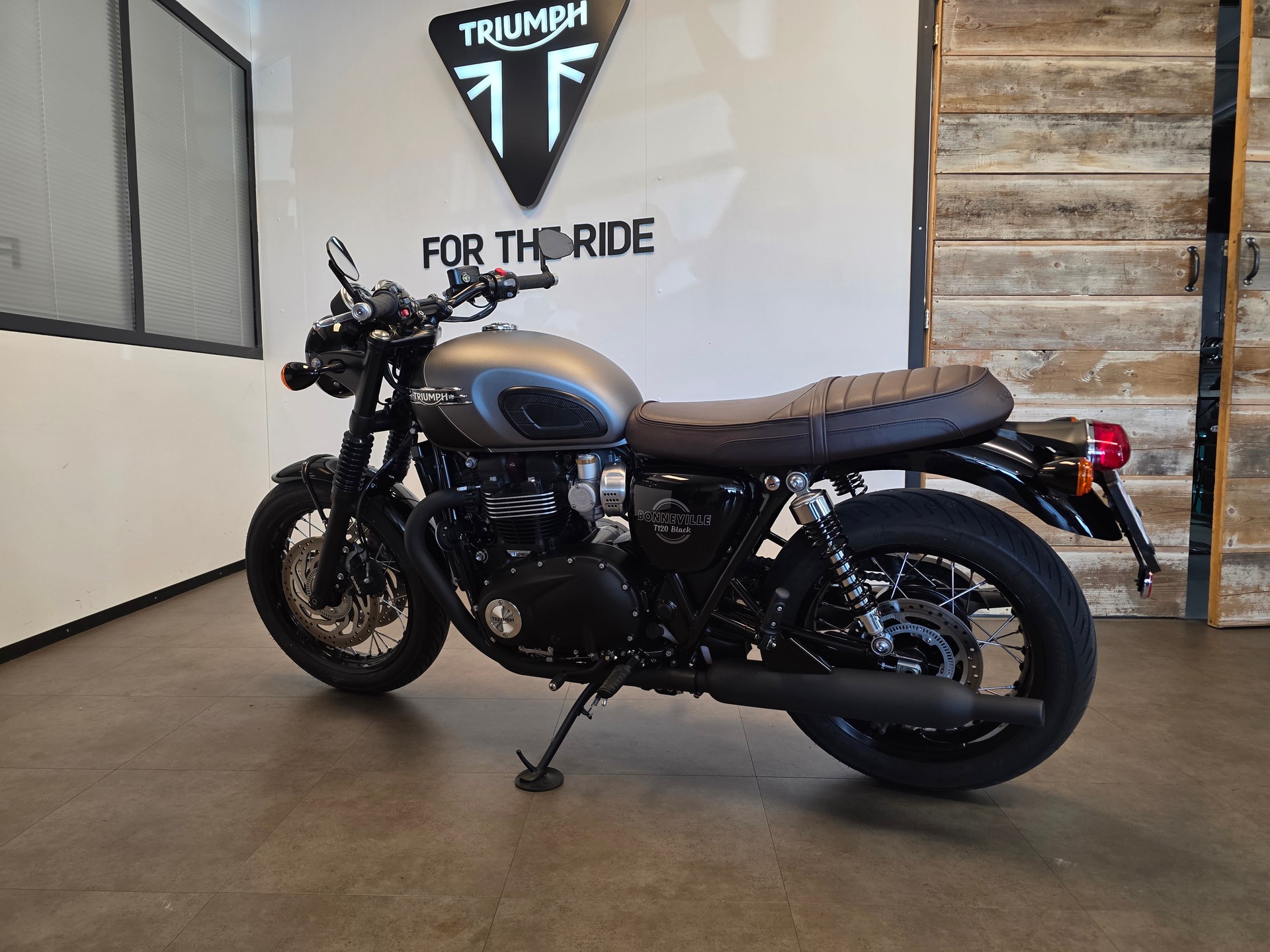 TRIUMPH Bonneville T120 Black-image-1