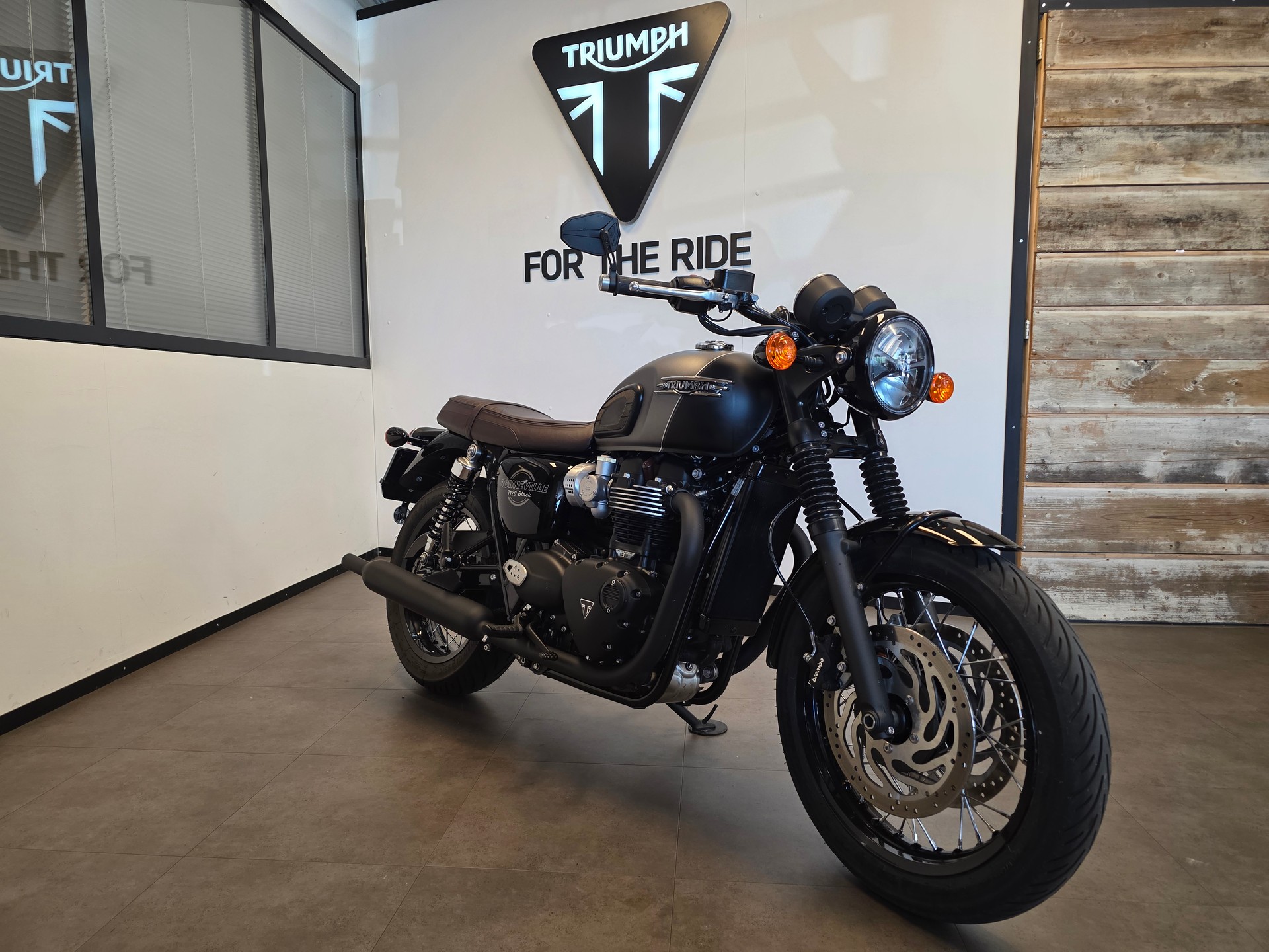 TRIUMPH Bonneville T120 Black
