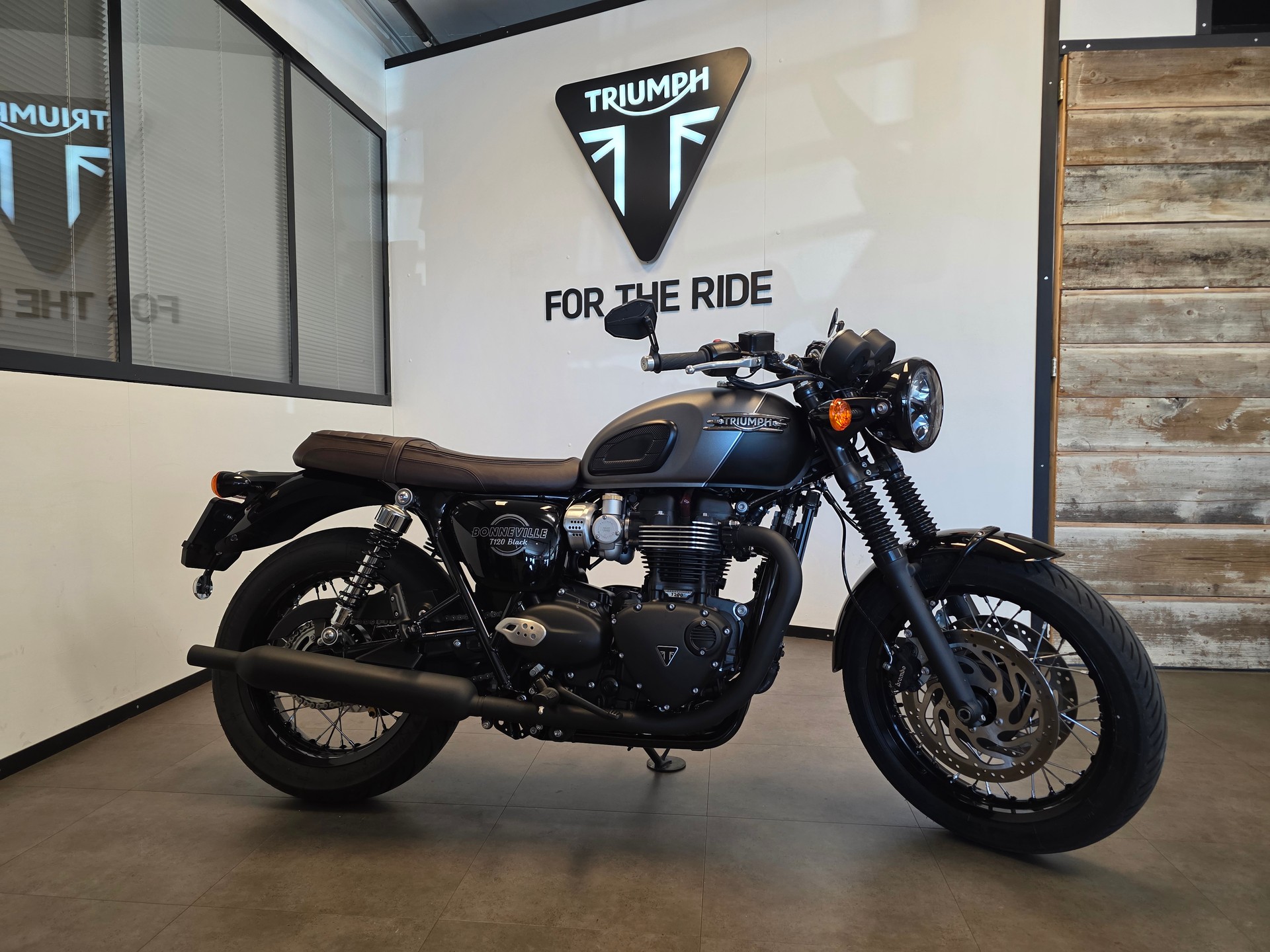 TRIUMPH Bonneville T120 Black-image-4