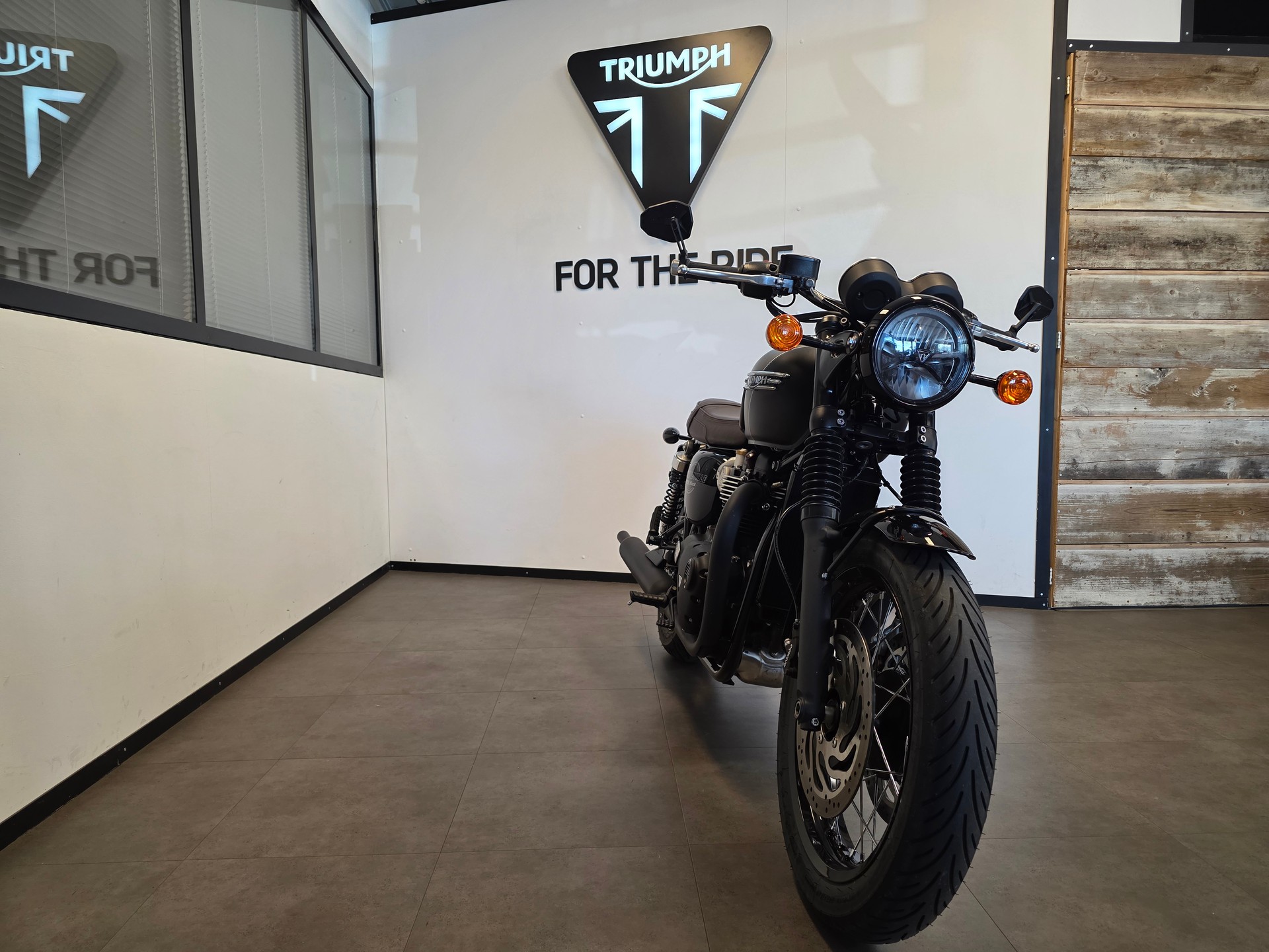 TRIUMPH Bonneville T120 Black-image-3