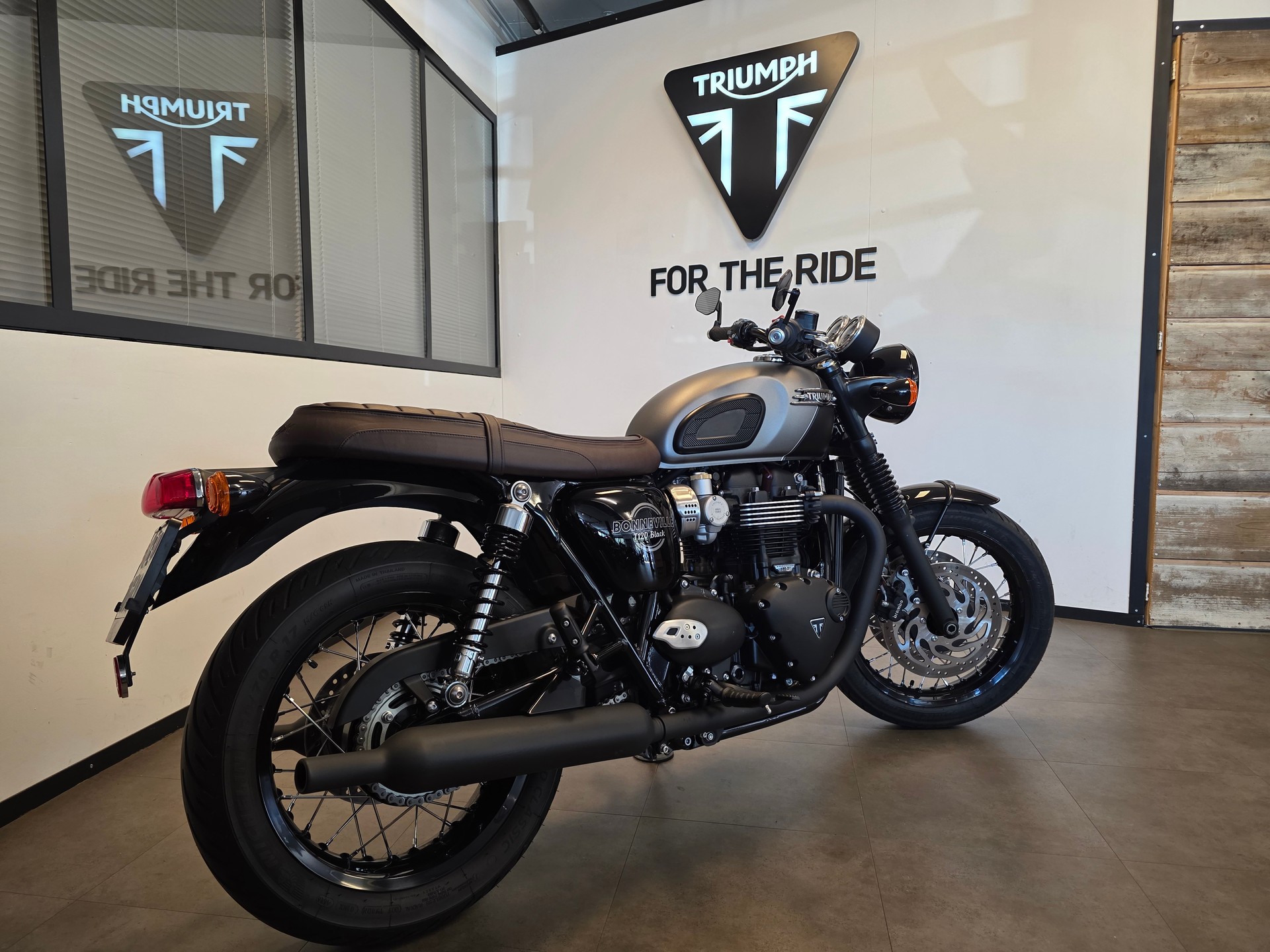 TRIUMPH Bonneville T120 Black-image-5