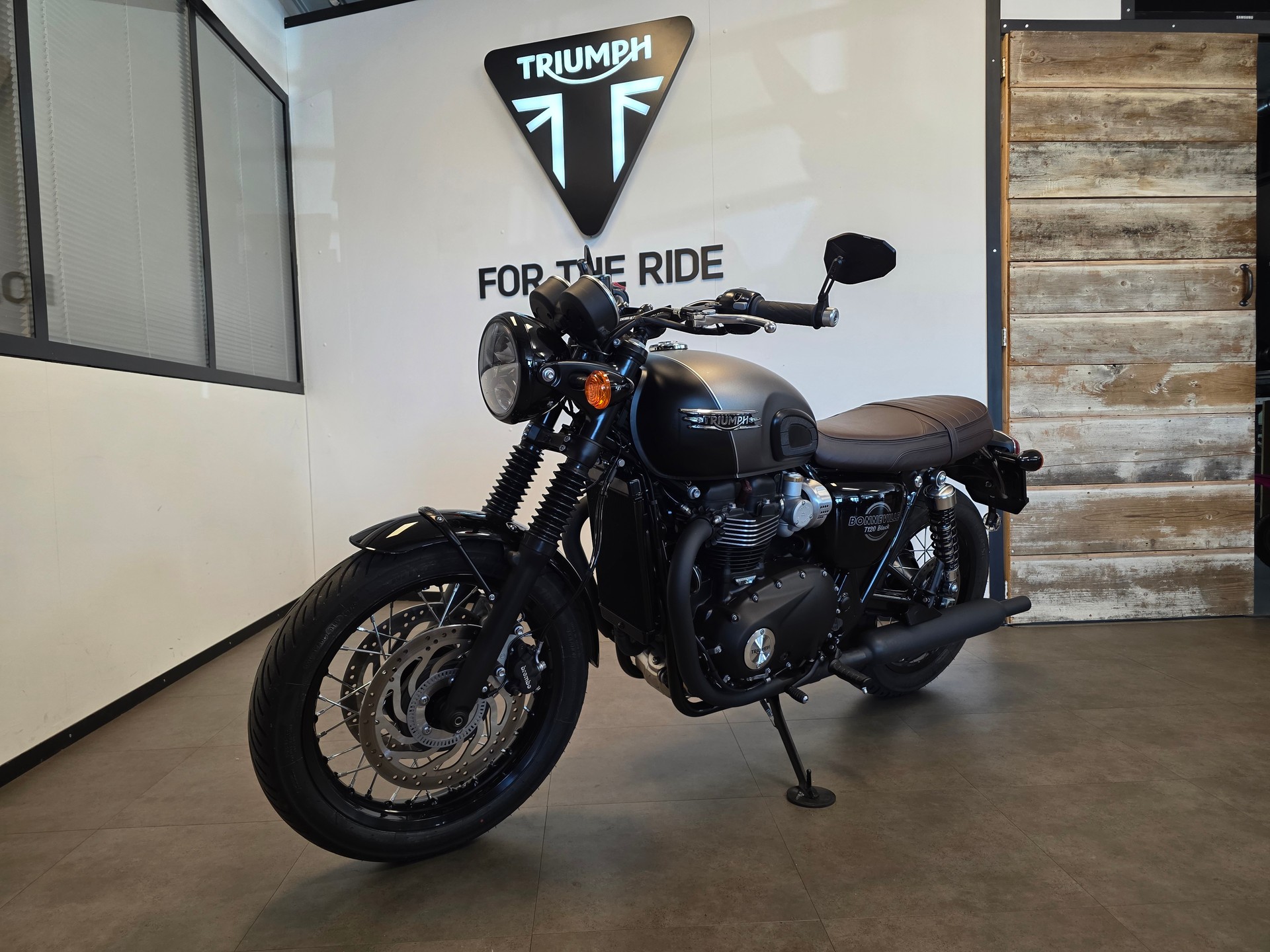 TRIUMPH Bonneville T120 Black-image-2