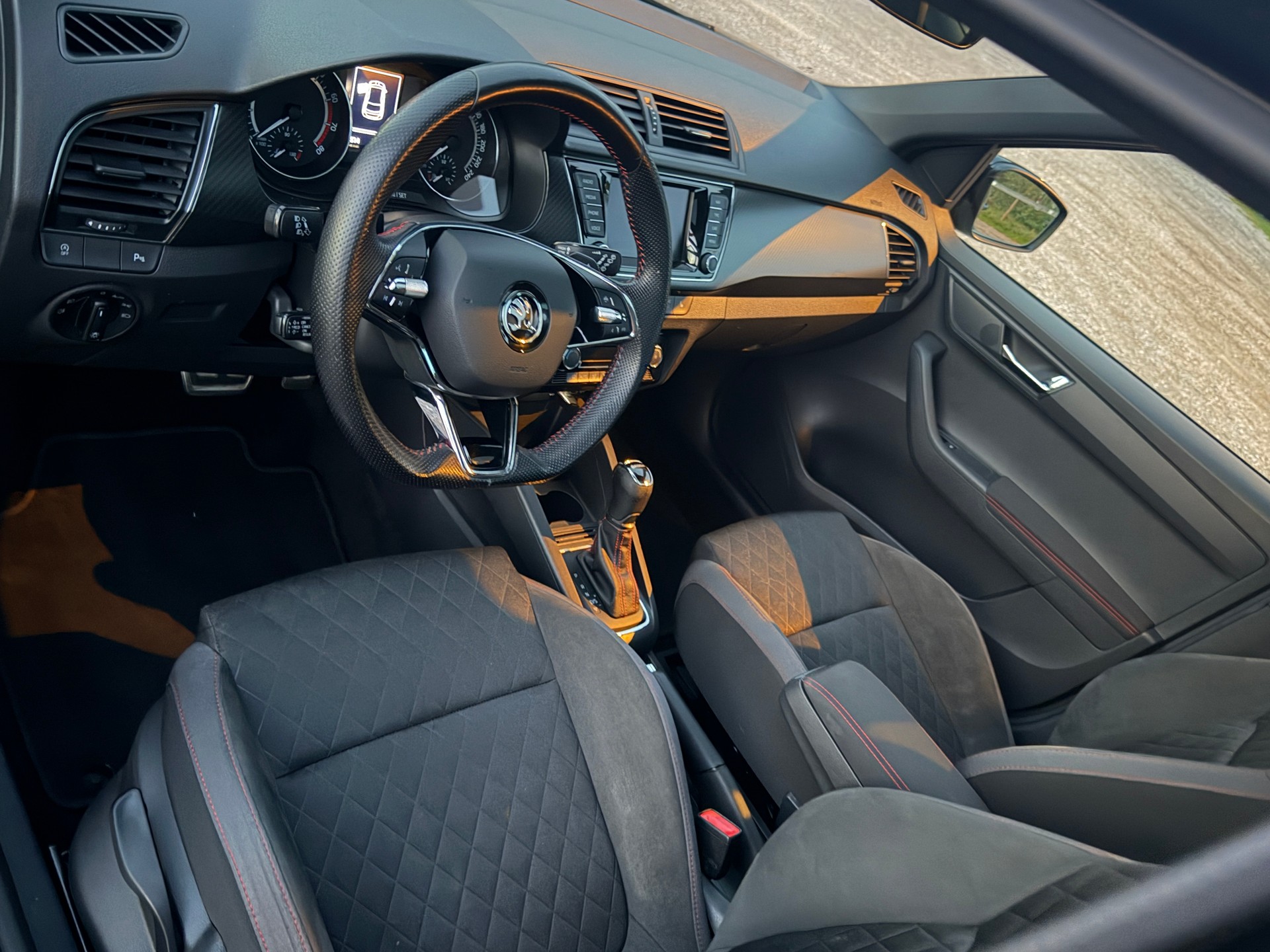 SKODA 1.0 TSI Monte Carlo DSG-image-2