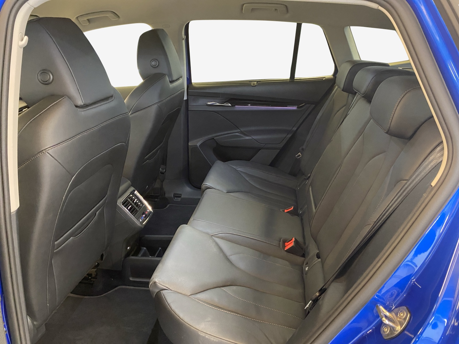 SKODA Enyaq iV 80x-image-11