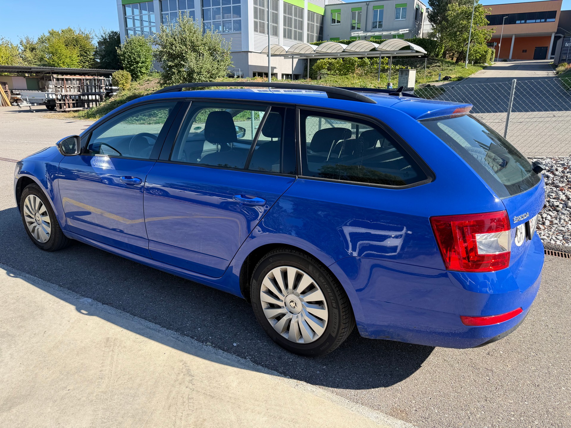SKODA Octavia Combi 1.6 TDI Fresh-image-2