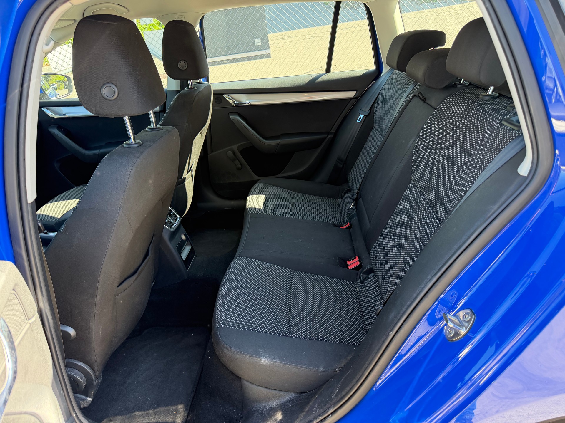 SKODA Octavia Combi 1.6 TDI Fresh-image-6