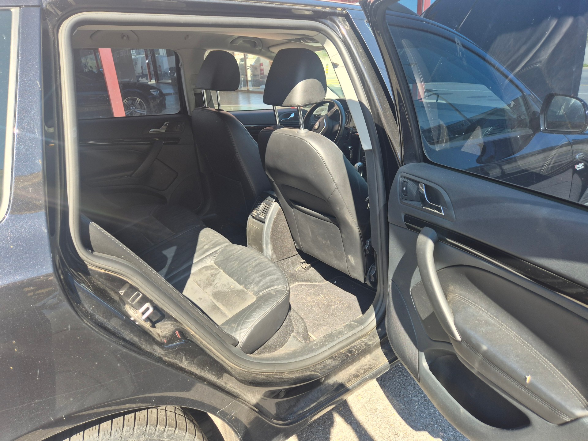 SKODA Octavia Combi 1.8 TSI Swiss Adventure 4x4-image-11
