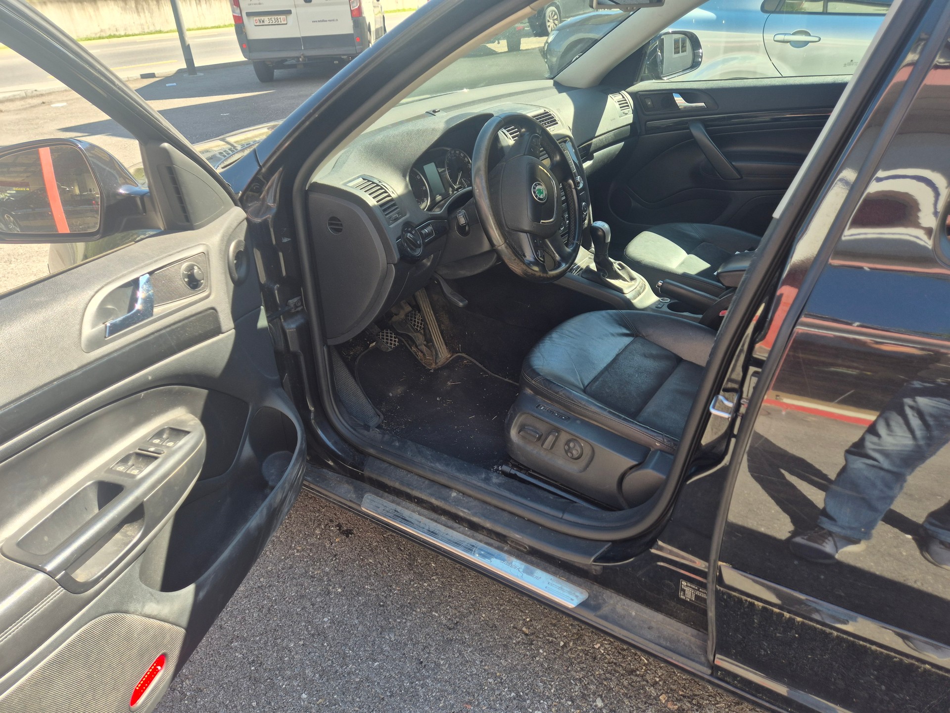 SKODA Octavia Combi 1.8 TSI Swiss Adventure 4x4-image-9
