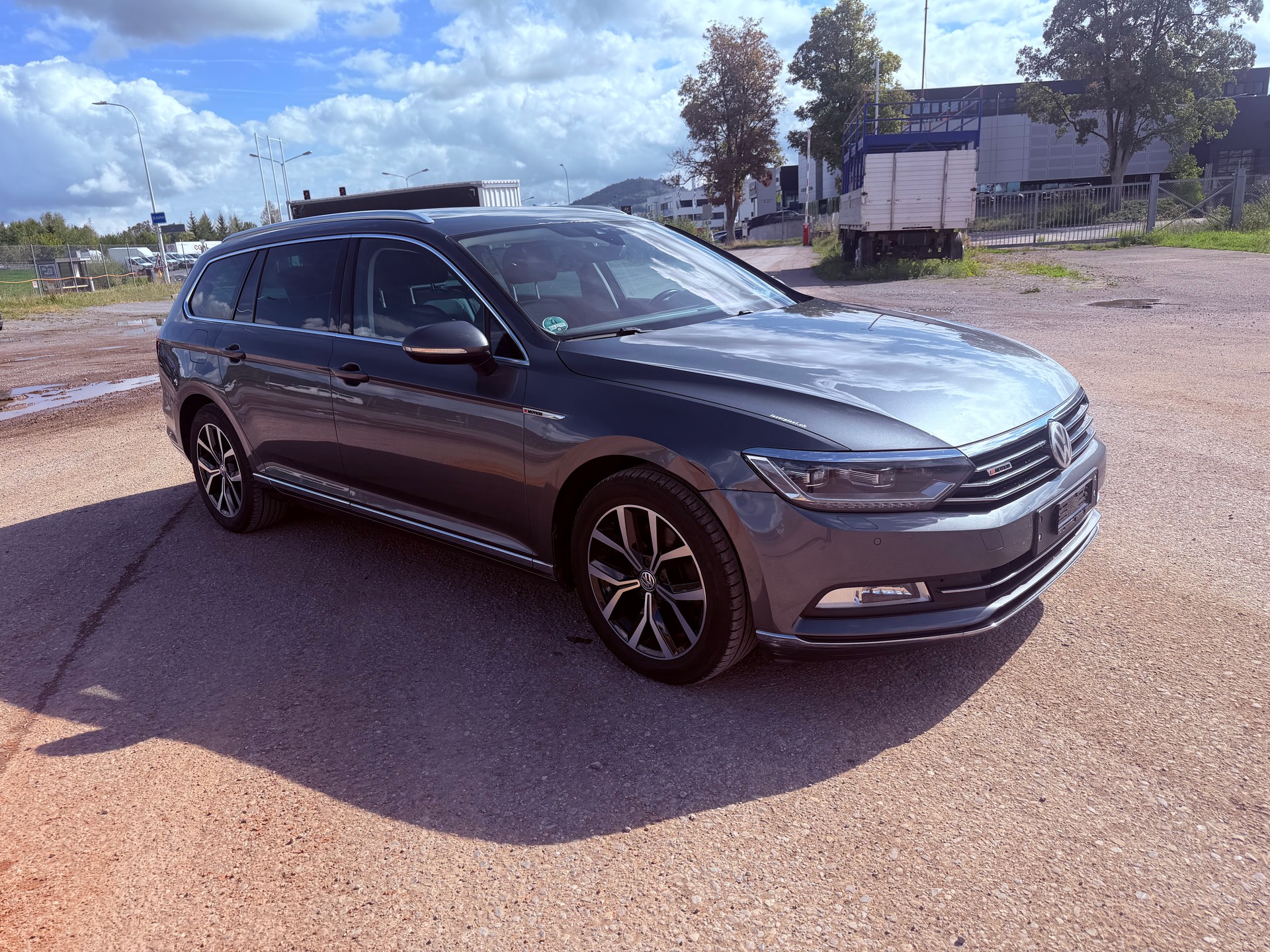 VW Passat Variant 2.0 TDI BMT Highline DSG 4Motion-image-2