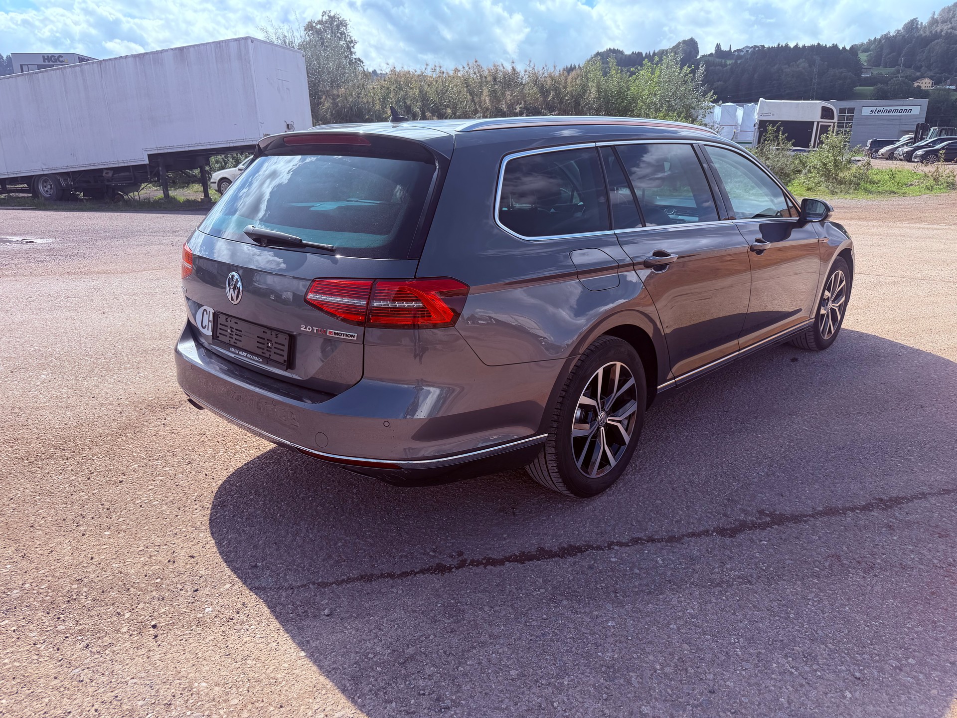 VW Passat Variant 2.0 TDI BMT Highline DSG 4Motion-image-5