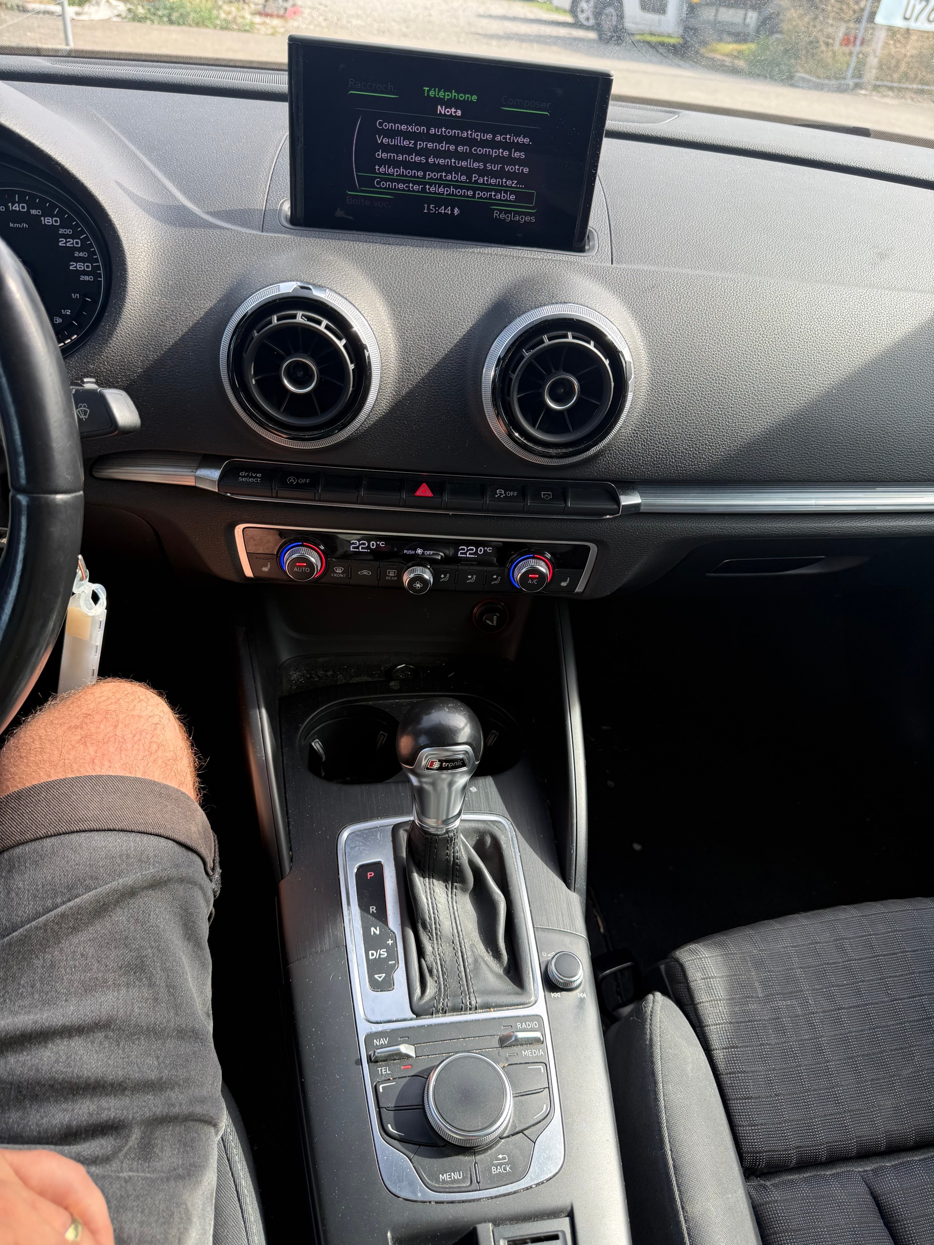 AUDI A3 Limousine 1.4 TFSI Attraction S-tronic-image-11