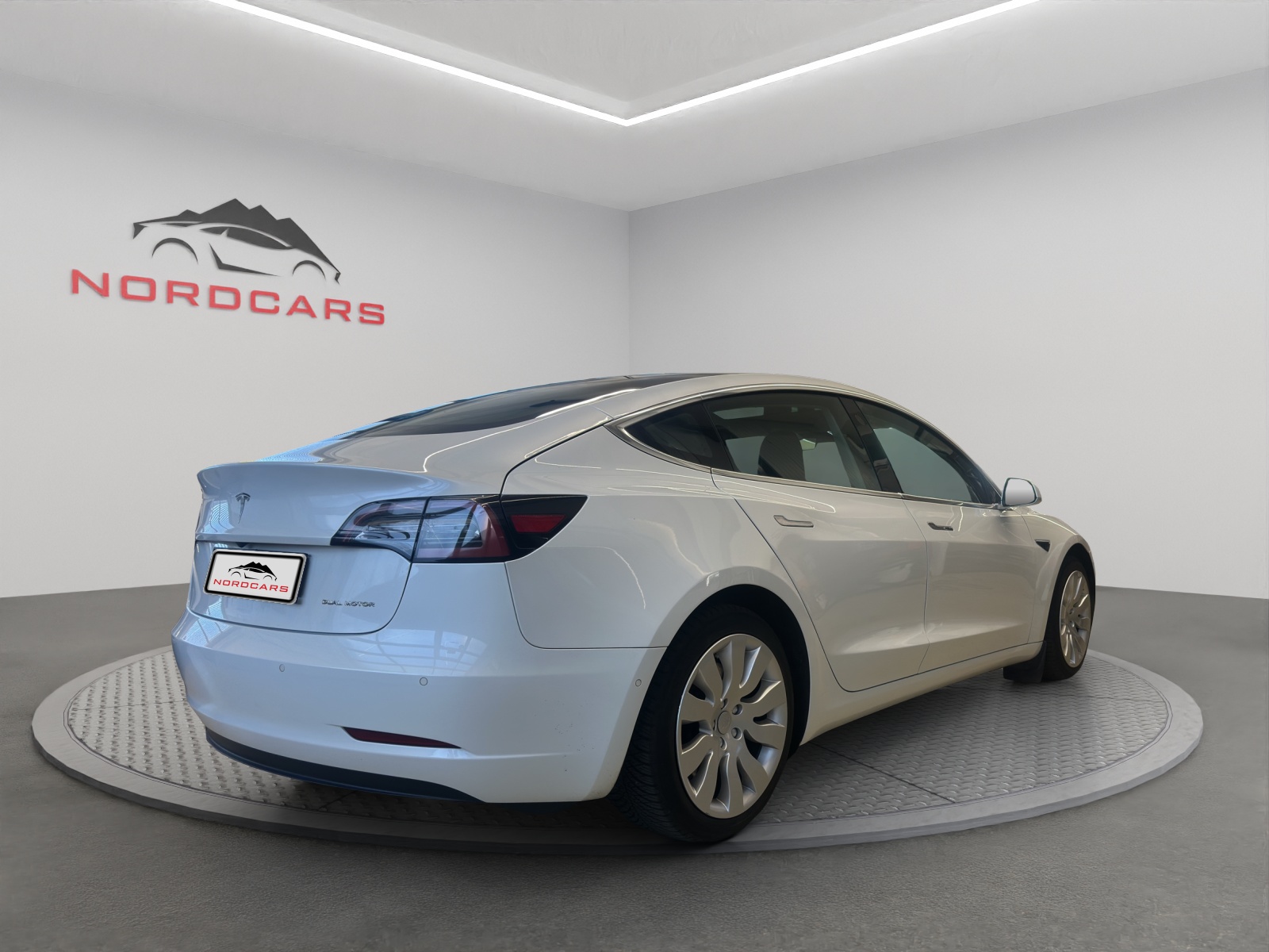 TESLA Model 3 Long Range Dual Motor AWD-image-4
