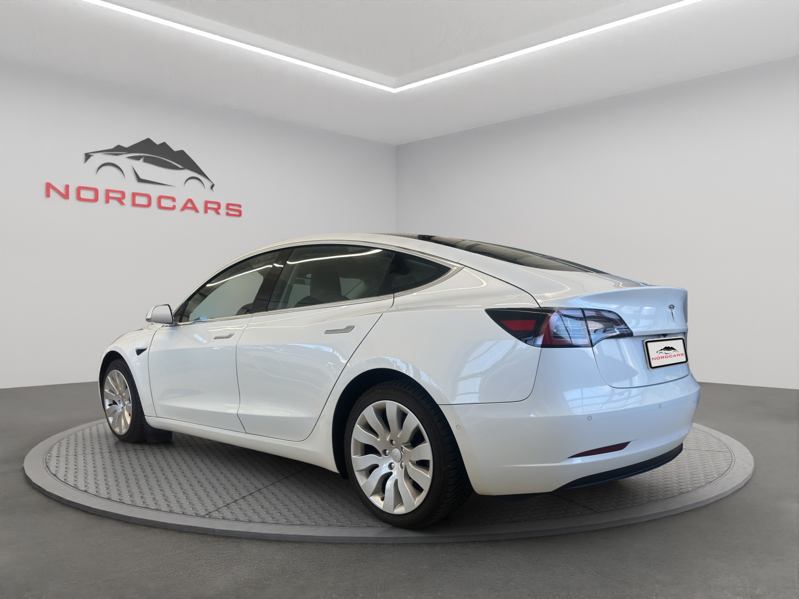 TESLA Model 3 Long Range Dual Motor AWD-image-2