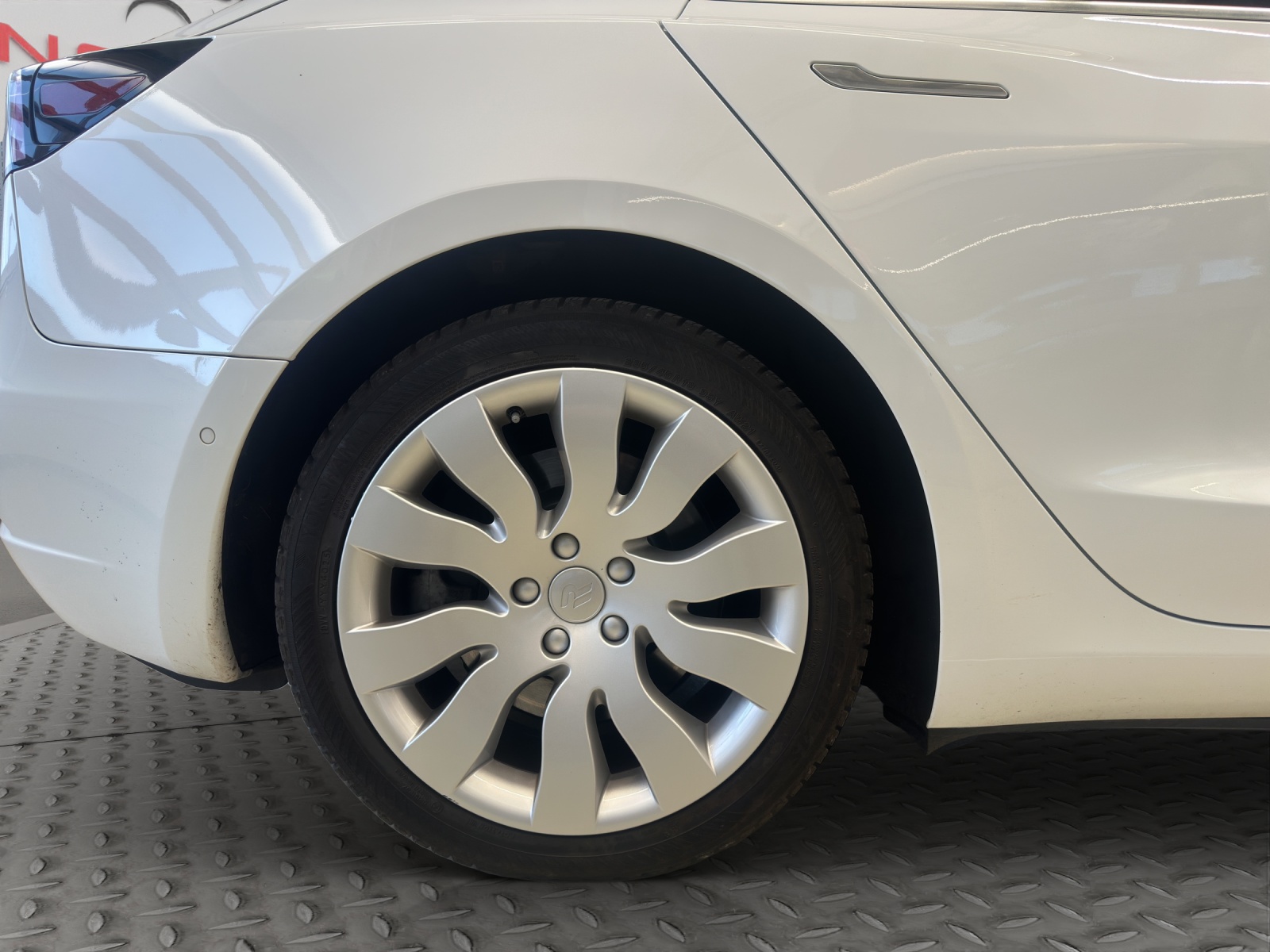 TESLA Model 3 Long Range Dual Motor AWD-image-7
