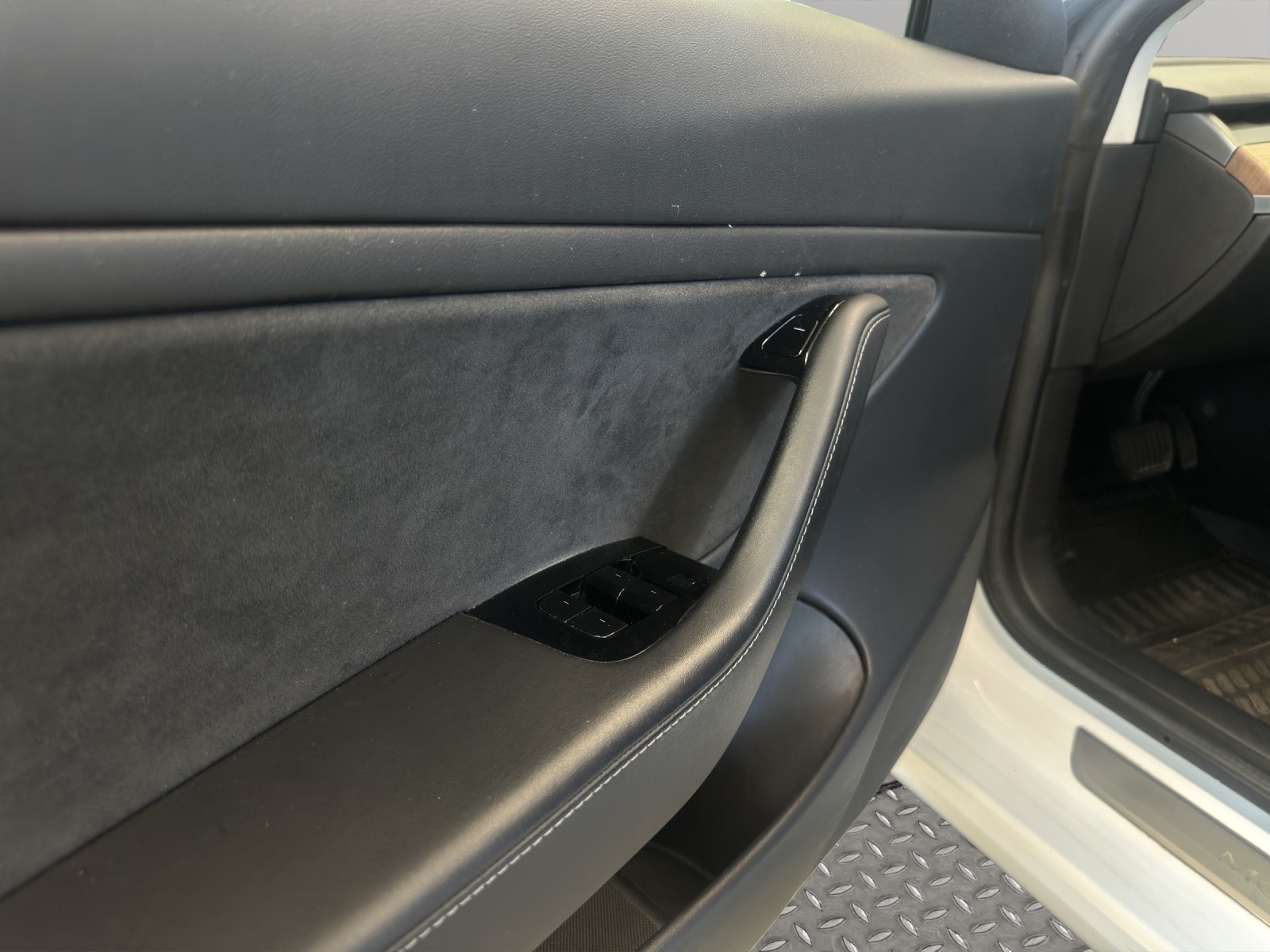 TESLA Model 3 Long Range Dual Motor AWD-image-9