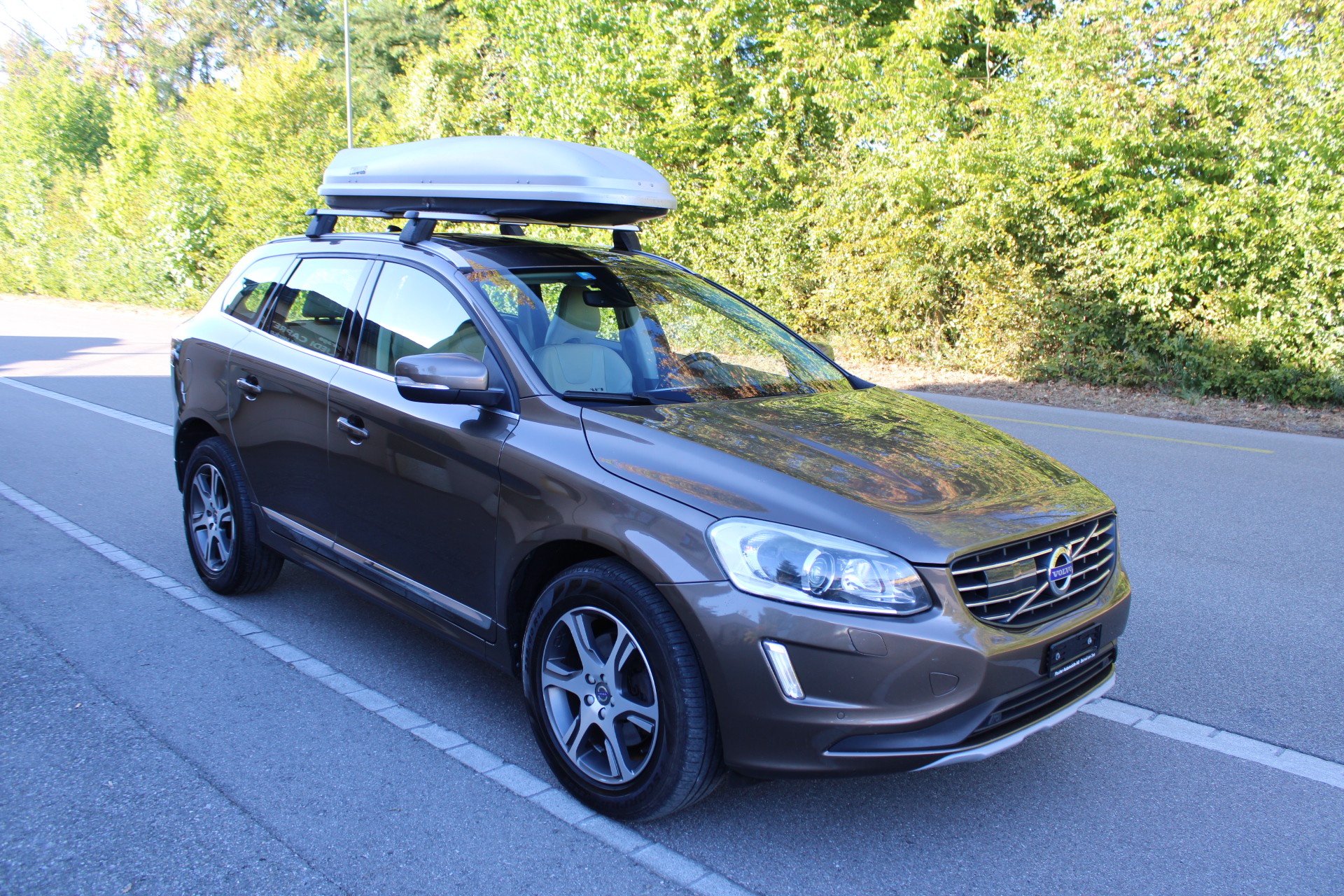VOLVO XC60 D5 AWD Summum Geartronic-image-2