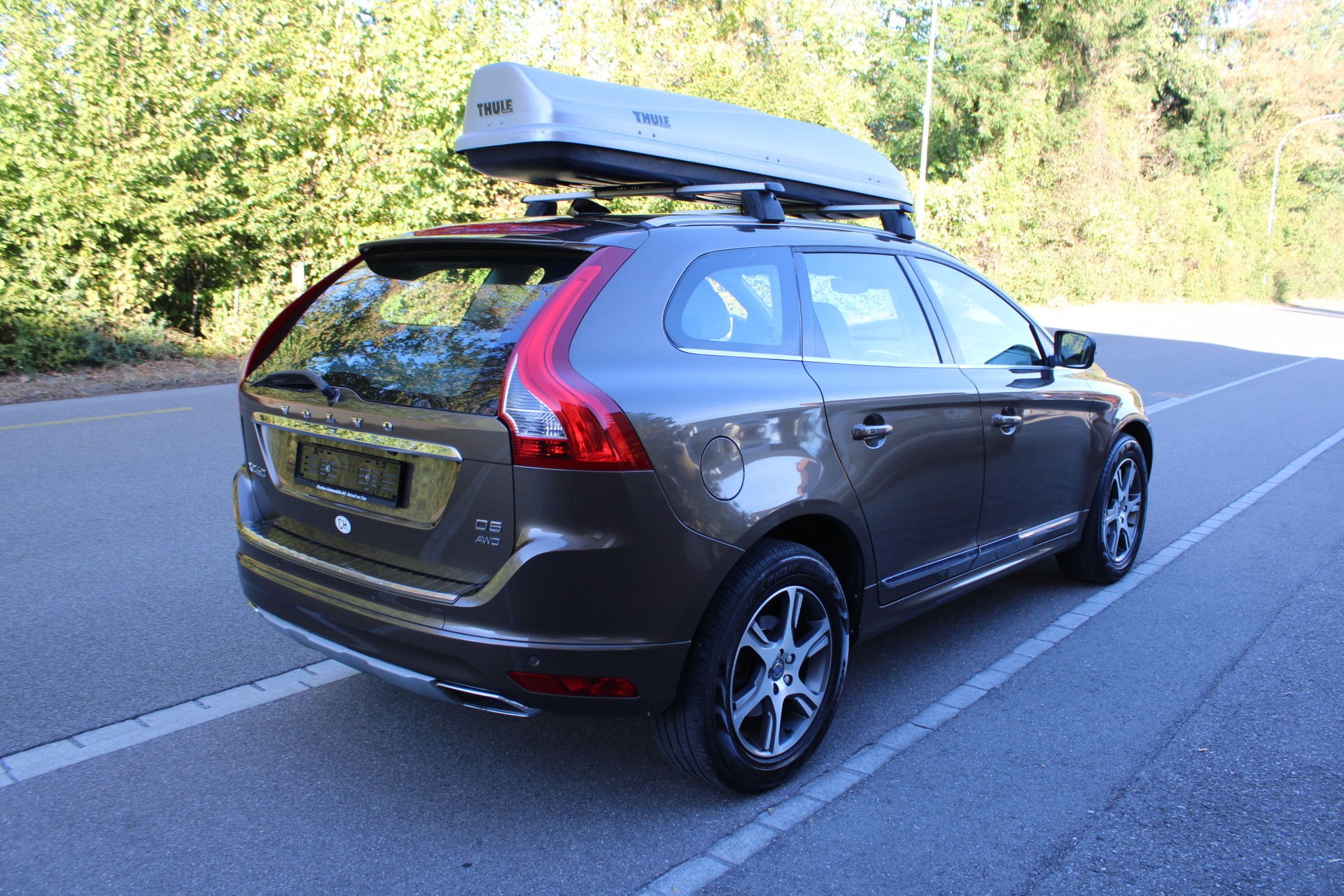 VOLVO XC60 D5 AWD Summum Geartronic-image-3