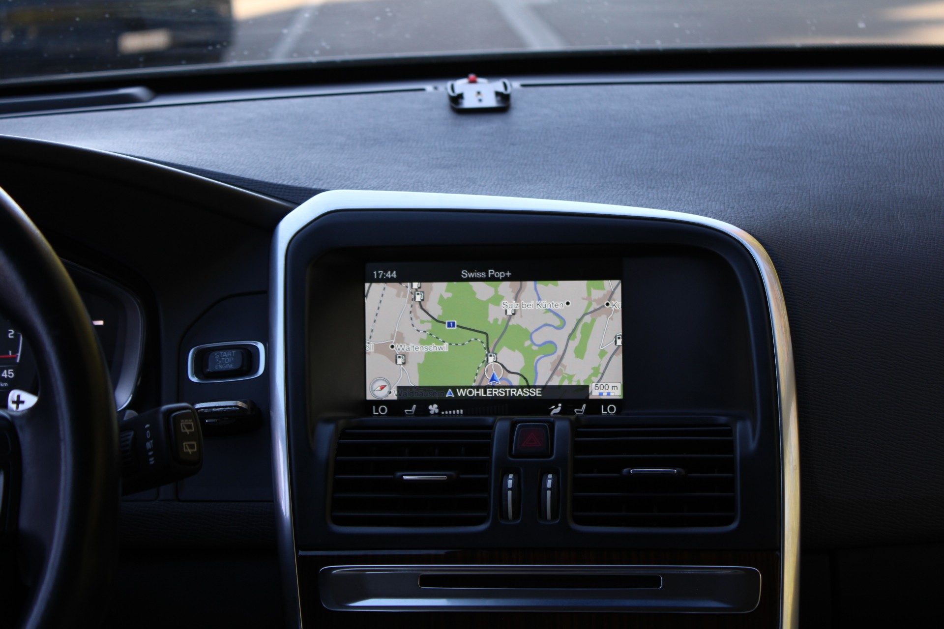 VOLVO XC60 D5 AWD Summum Geartronic-image-8