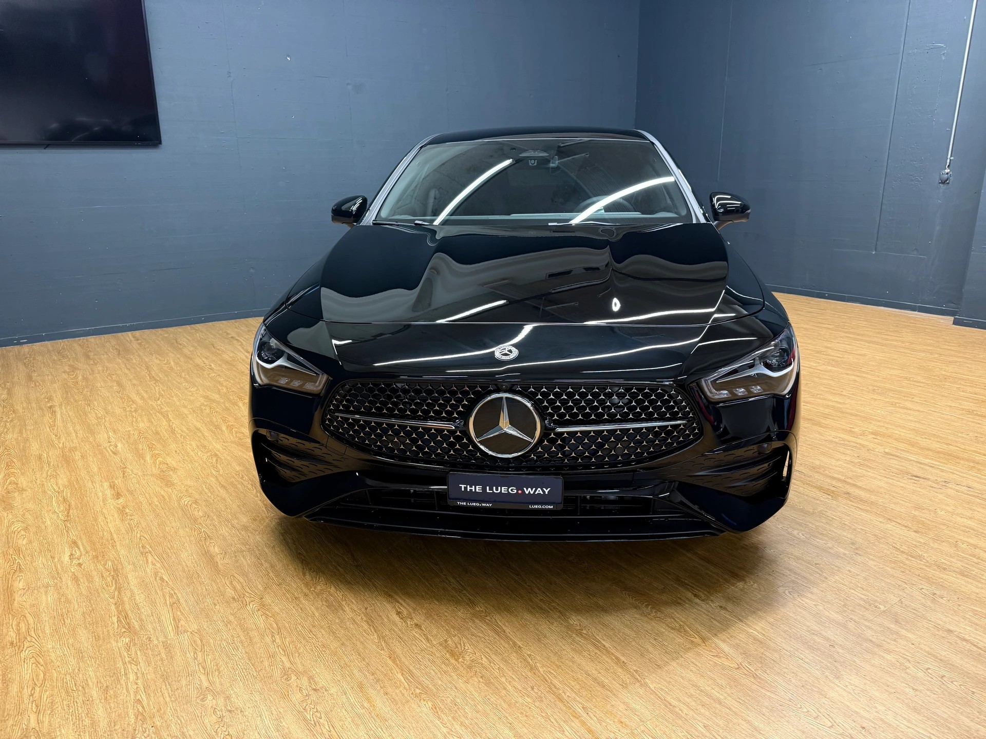 MERCEDES-BENZ CLA 200 - AMG / DISTRONIC / 360 Grad Kamera / AHK / Spiegel-Paket-image-2
