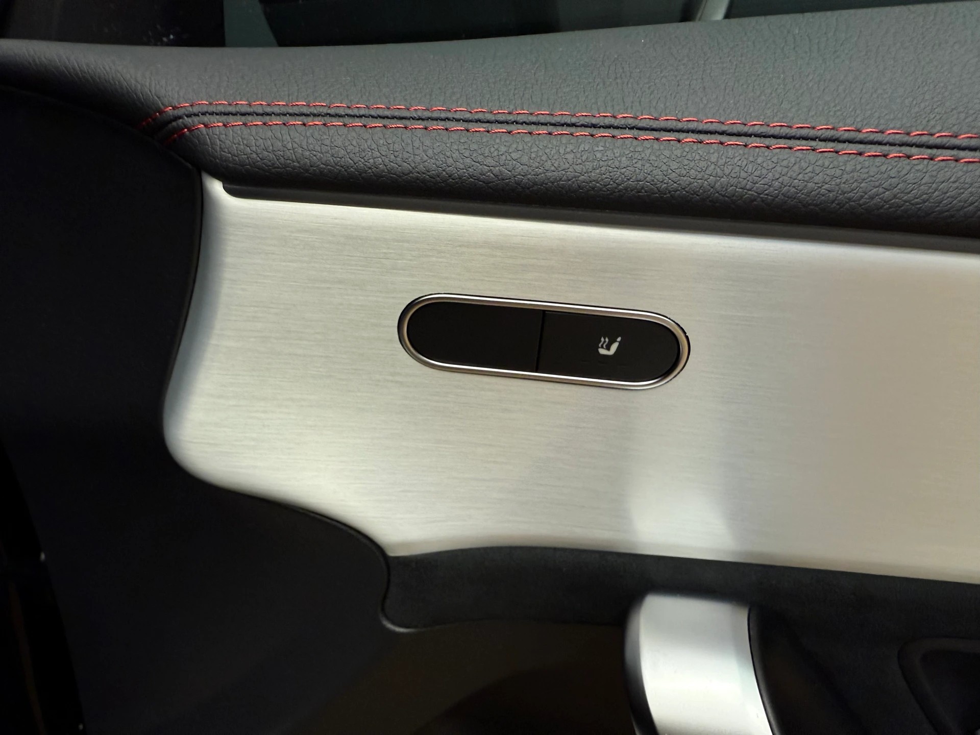 MERCEDES-BENZ CLA 200 - AMG / DISTRONIC / 360 Grad Kamera / AHK / Spiegel-Paket-image-14