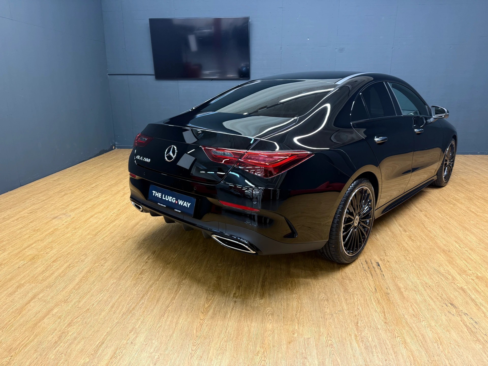 MERCEDES-BENZ CLA 200 - AMG / DISTRONIC / 360 Grad Kamera / AHK / Spiegel-Paket-image-12