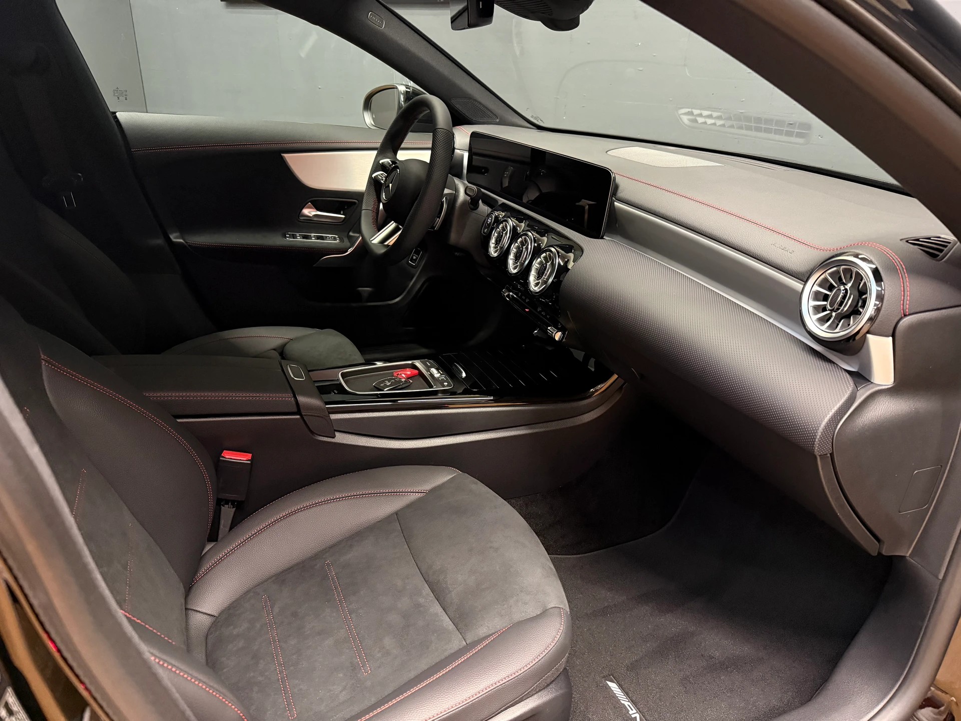 MERCEDES-BENZ CLA 200 - AMG / DISTRONIC / 360 Grad Kamera / AHK / Spiegel-Paket-image-7
