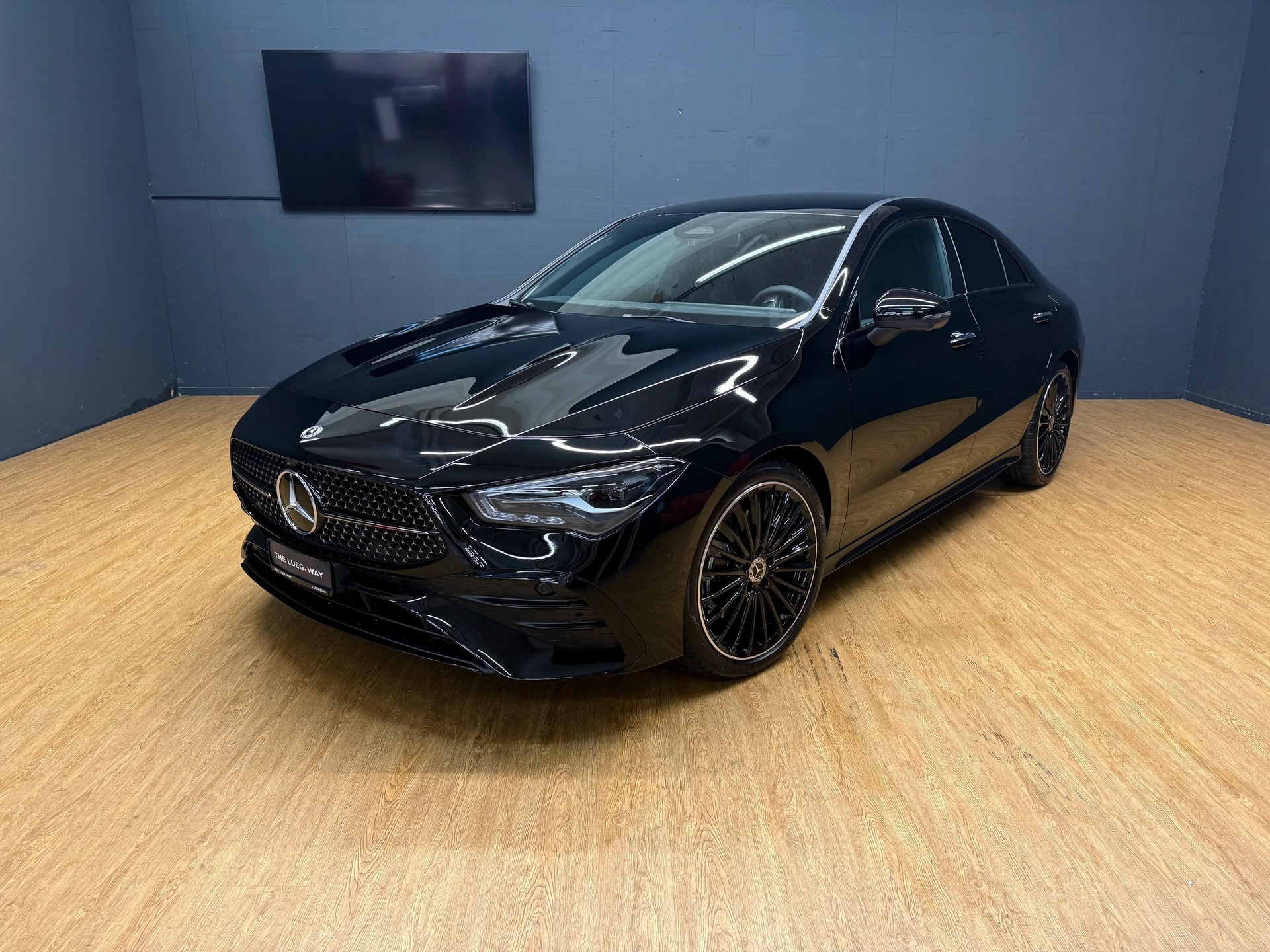 MERCEDES-BENZ CLA 200 - AMG / DISTRONIC / 360 Grad Kamera / AHK / Spiegel-Paket-image-0