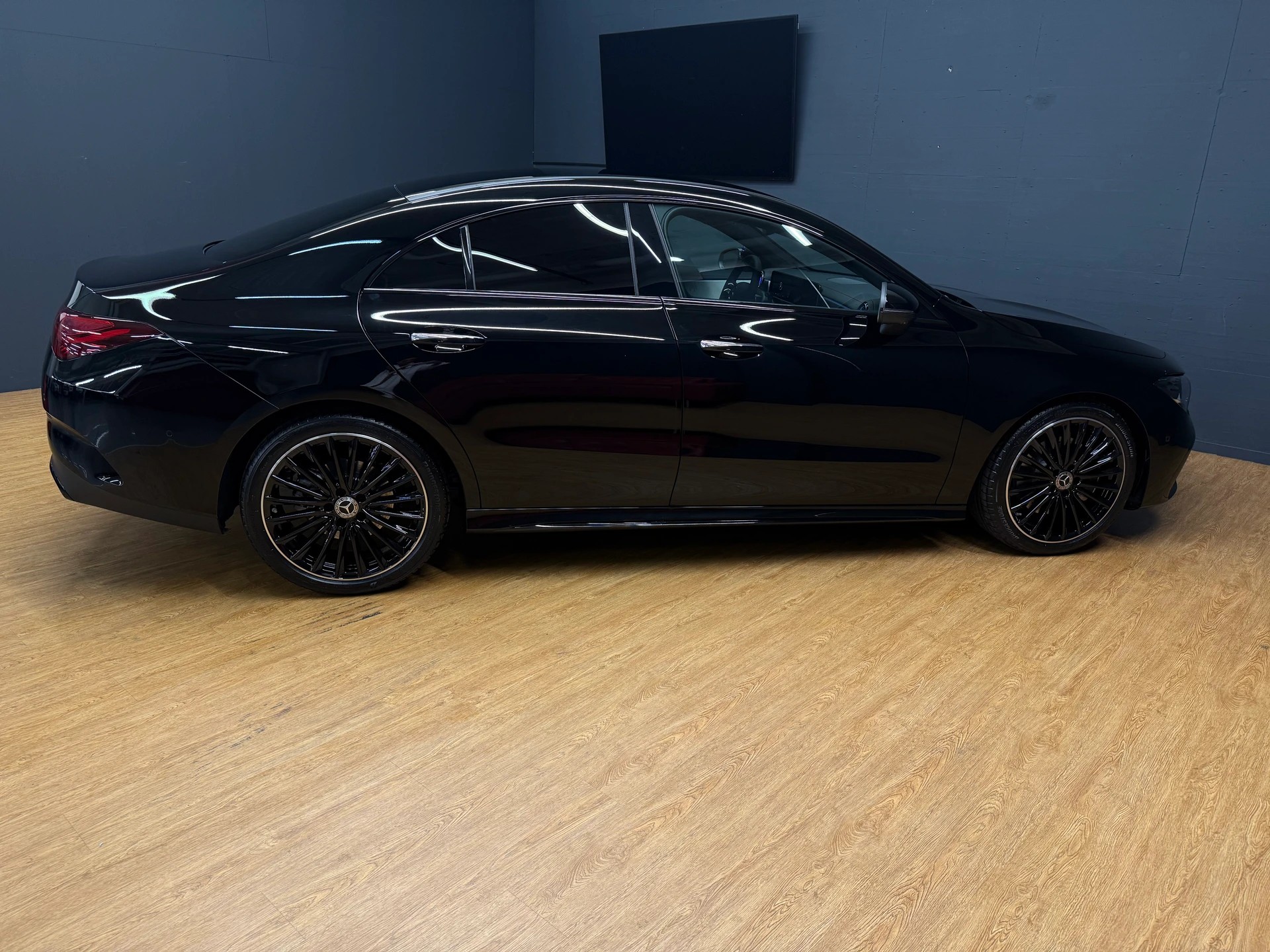 MERCEDES-BENZ CLA 200 - AMG / DISTRONIC / 360 Grad Kamera / AHK / Spiegel-Paket-image-10