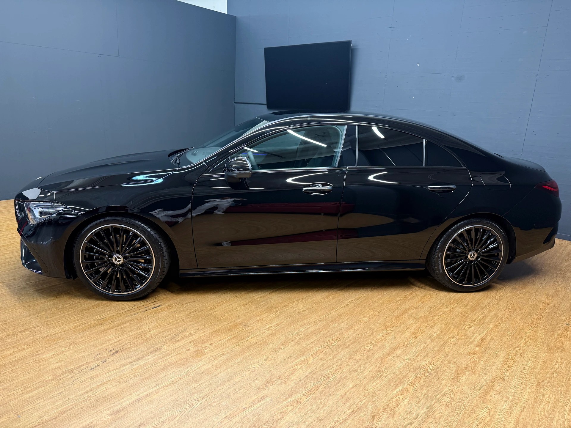 MERCEDES-BENZ CLA 200 - AMG / DISTRONIC / 360 Grad Kamera / AHK / Spiegel-Paket-image-4