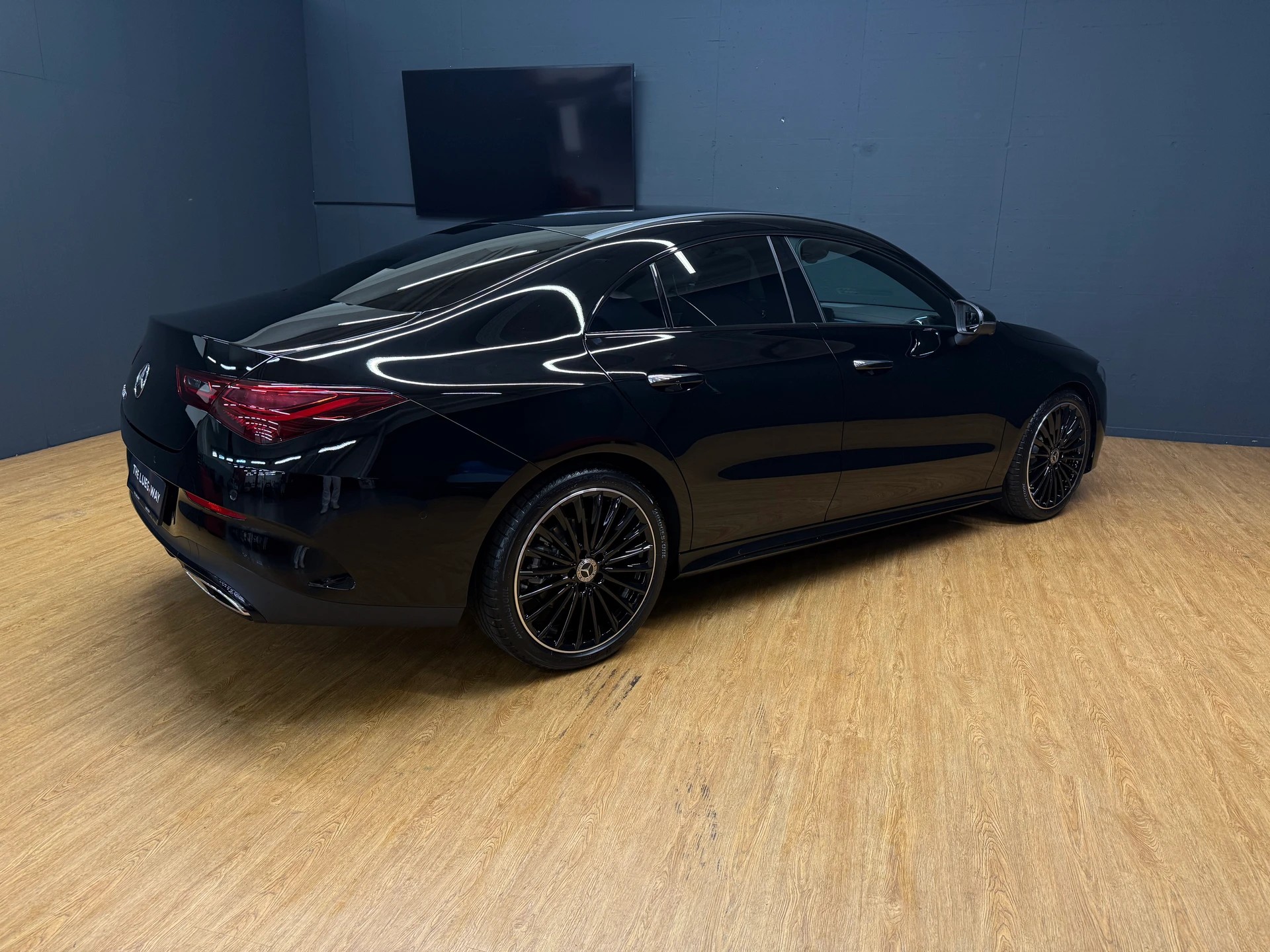 MERCEDES-BENZ CLA 200 - AMG / DISTRONIC / 360 Grad Kamera / AHK / Spiegel-Paket-image-9
